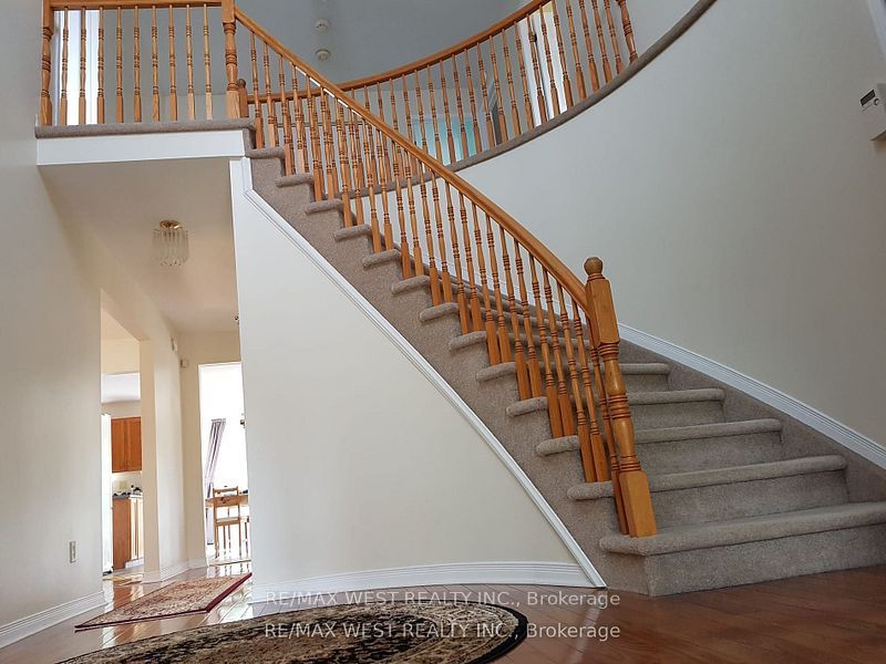953 Lancaster Drive Property Photo 4