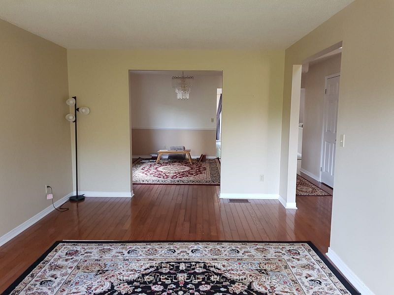 953 Lancaster Drive Property Photo 6