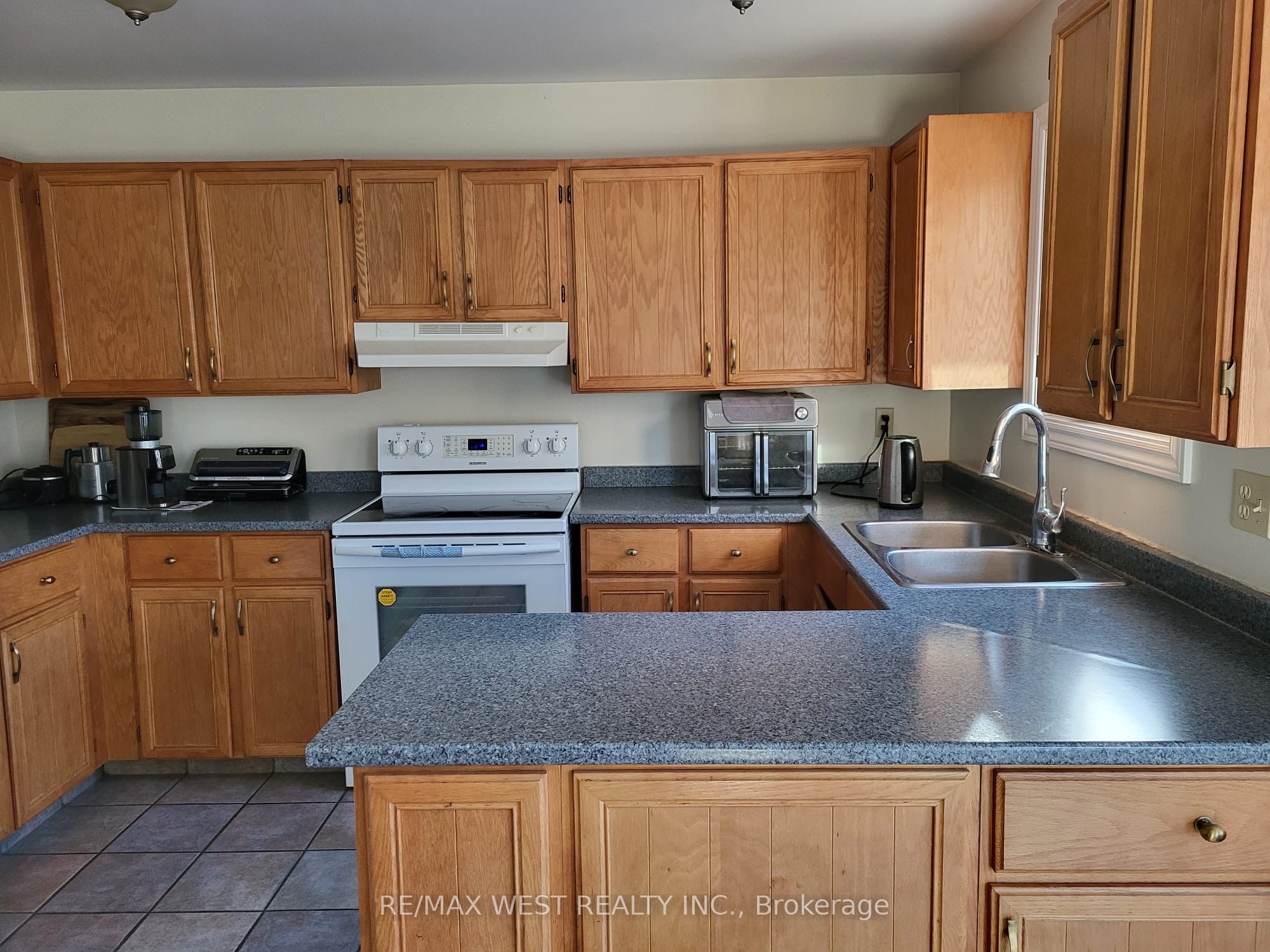 953 Lancaster Drive Property Photo 12