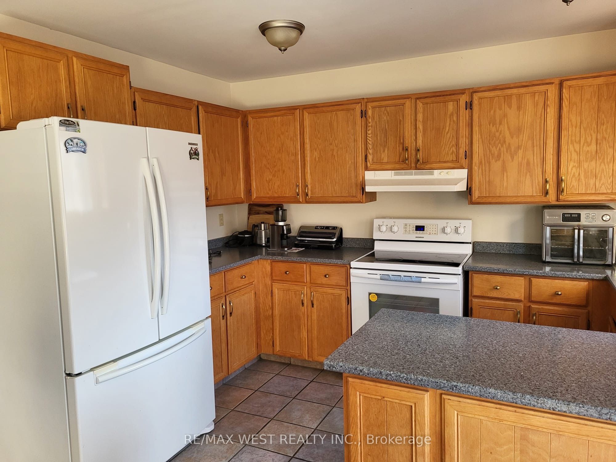 953 Lancaster Drive Property Photo 13