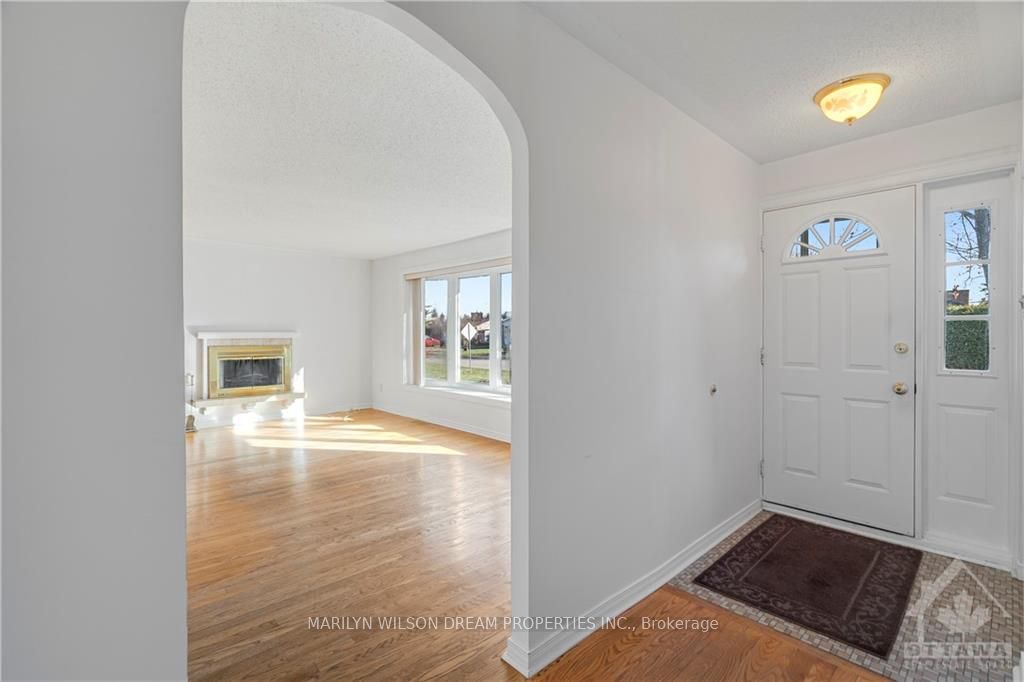 17 Domus Crescent Property Photo 4