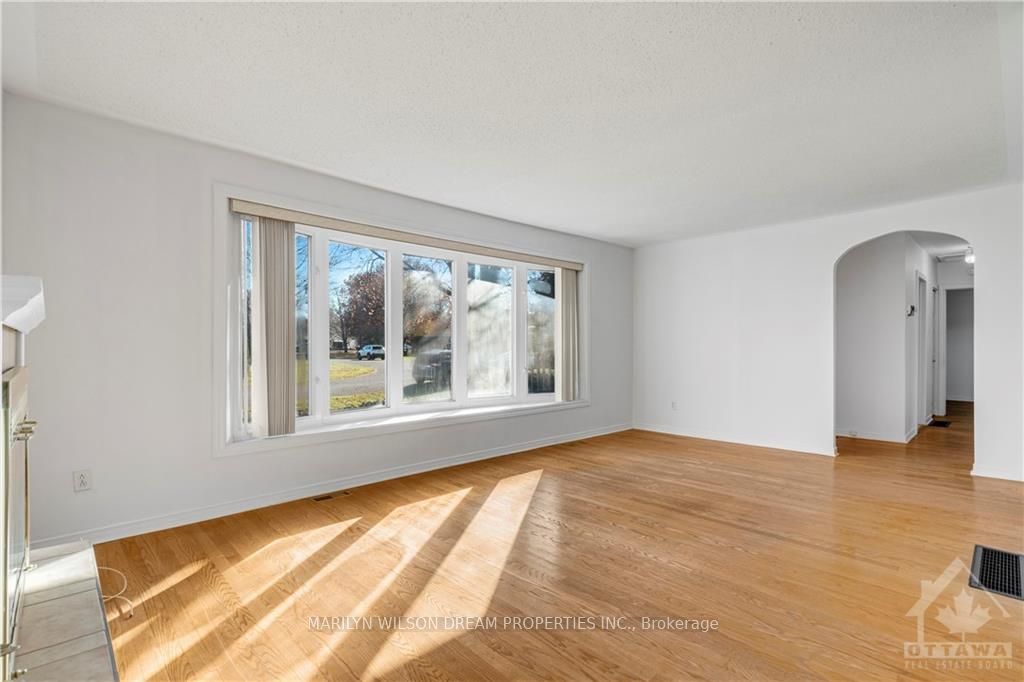 17 Domus Crescent Property Photo 6