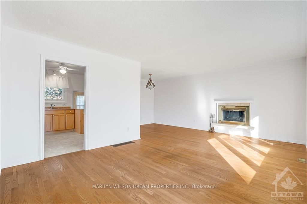 17 Domus Crescent Property Photo 7