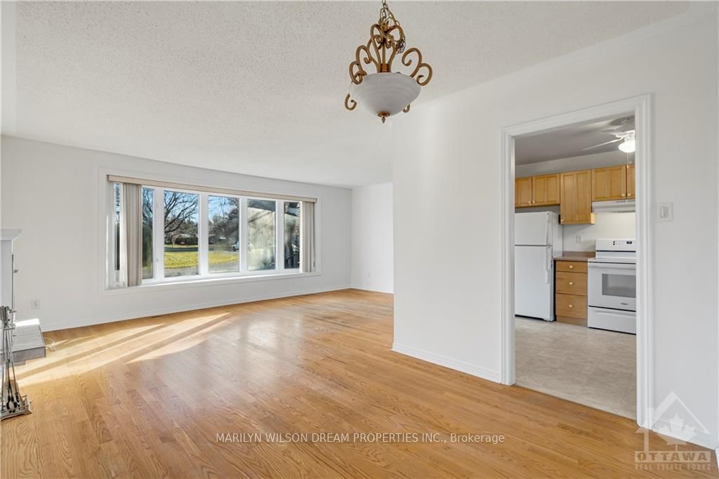 17 Domus Crescent Property Photo 8