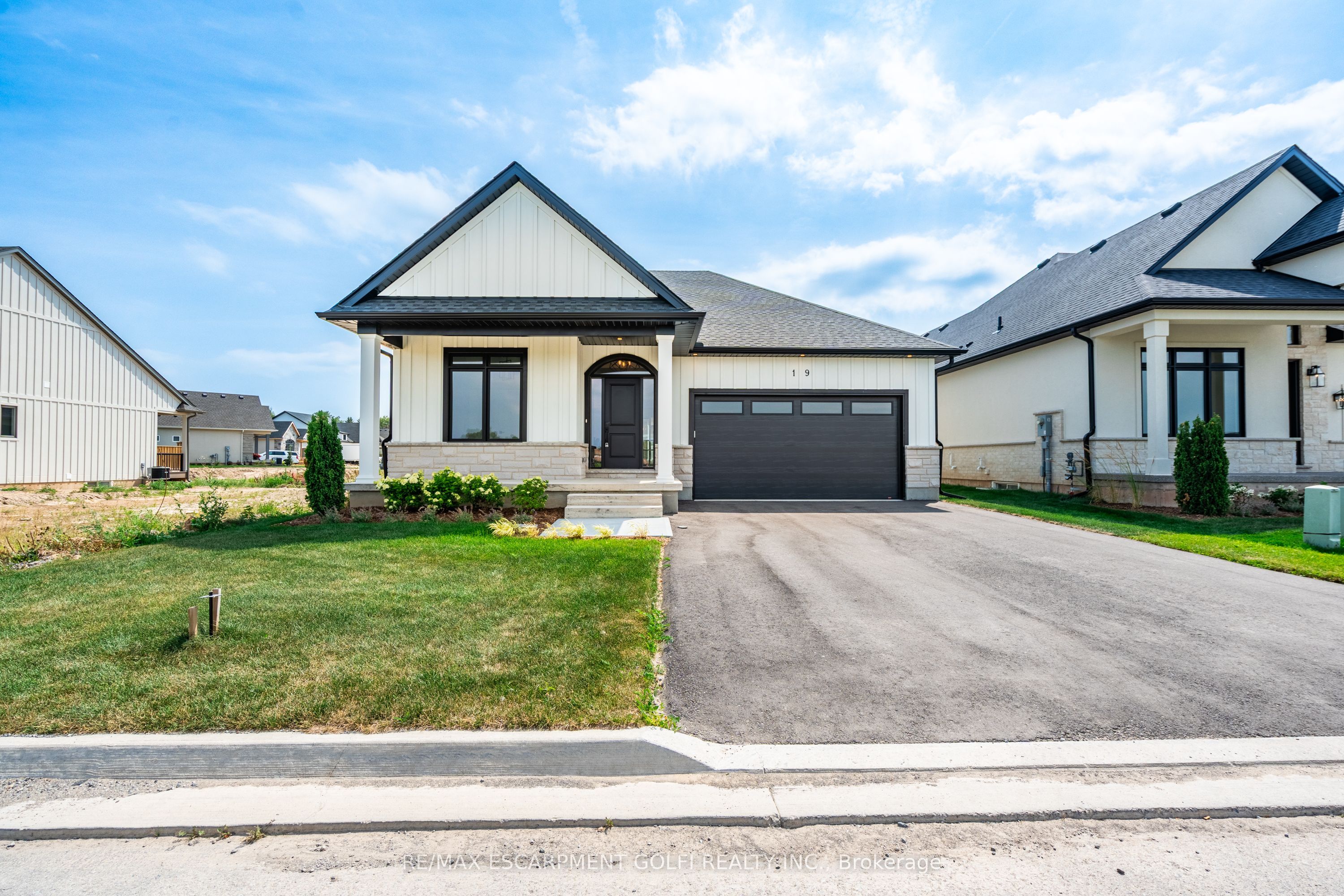 19 Oakley Drive Property Photo 1