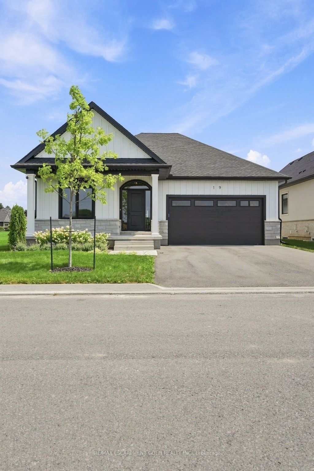 19 Oakley Drive Property Photo 2