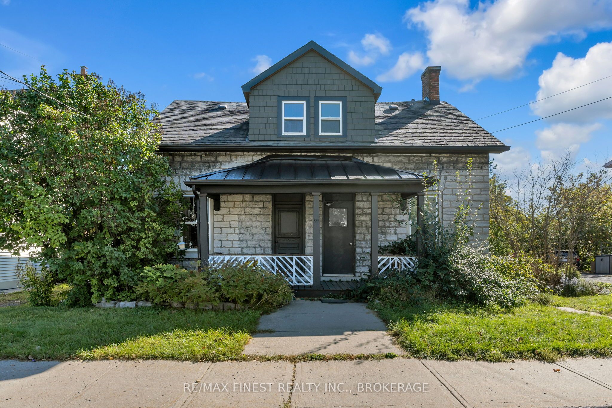 325 Sydenham Street Property Photo 2