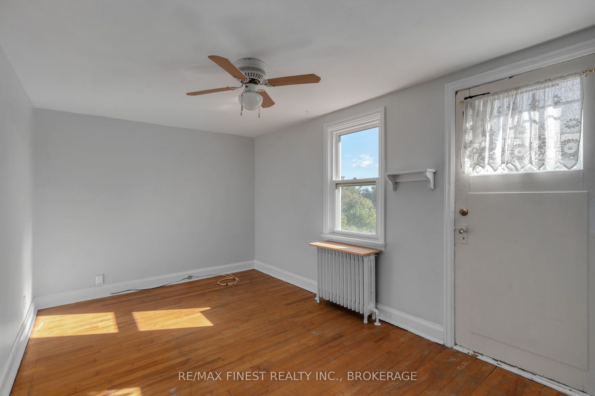 325 Sydenham Street Property Photo 3