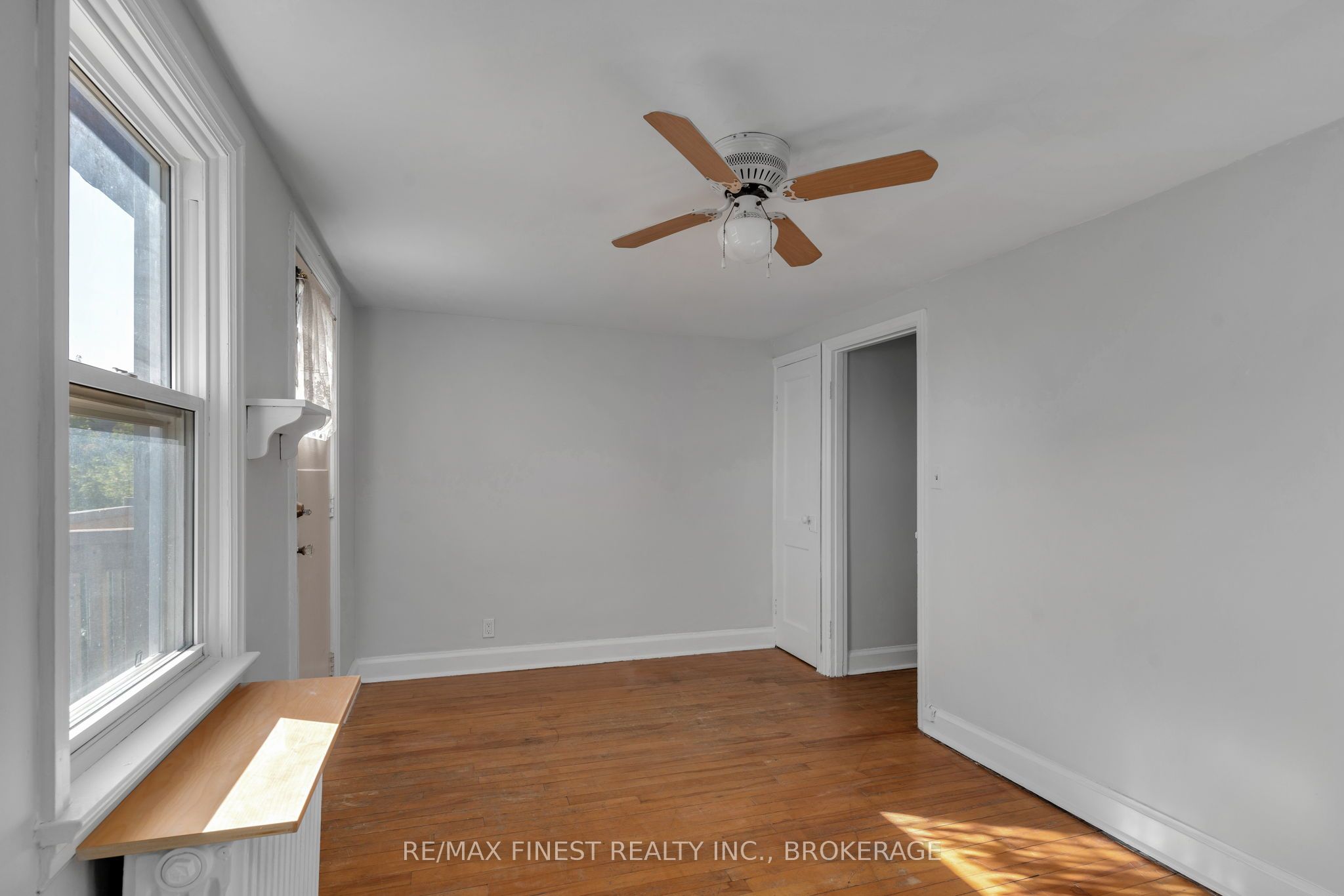325 Sydenham Street Property Photo 4