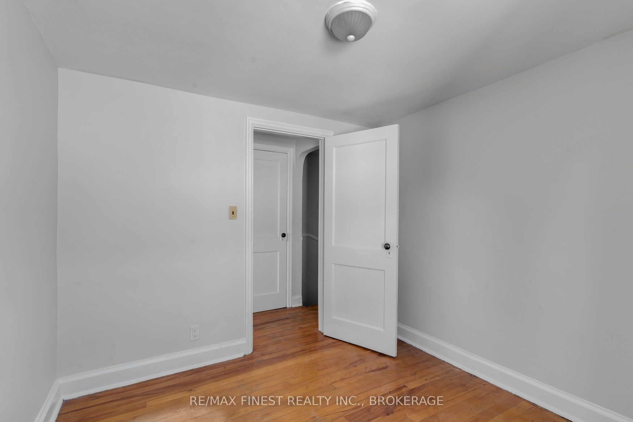 325 Sydenham Street Property Photo 7