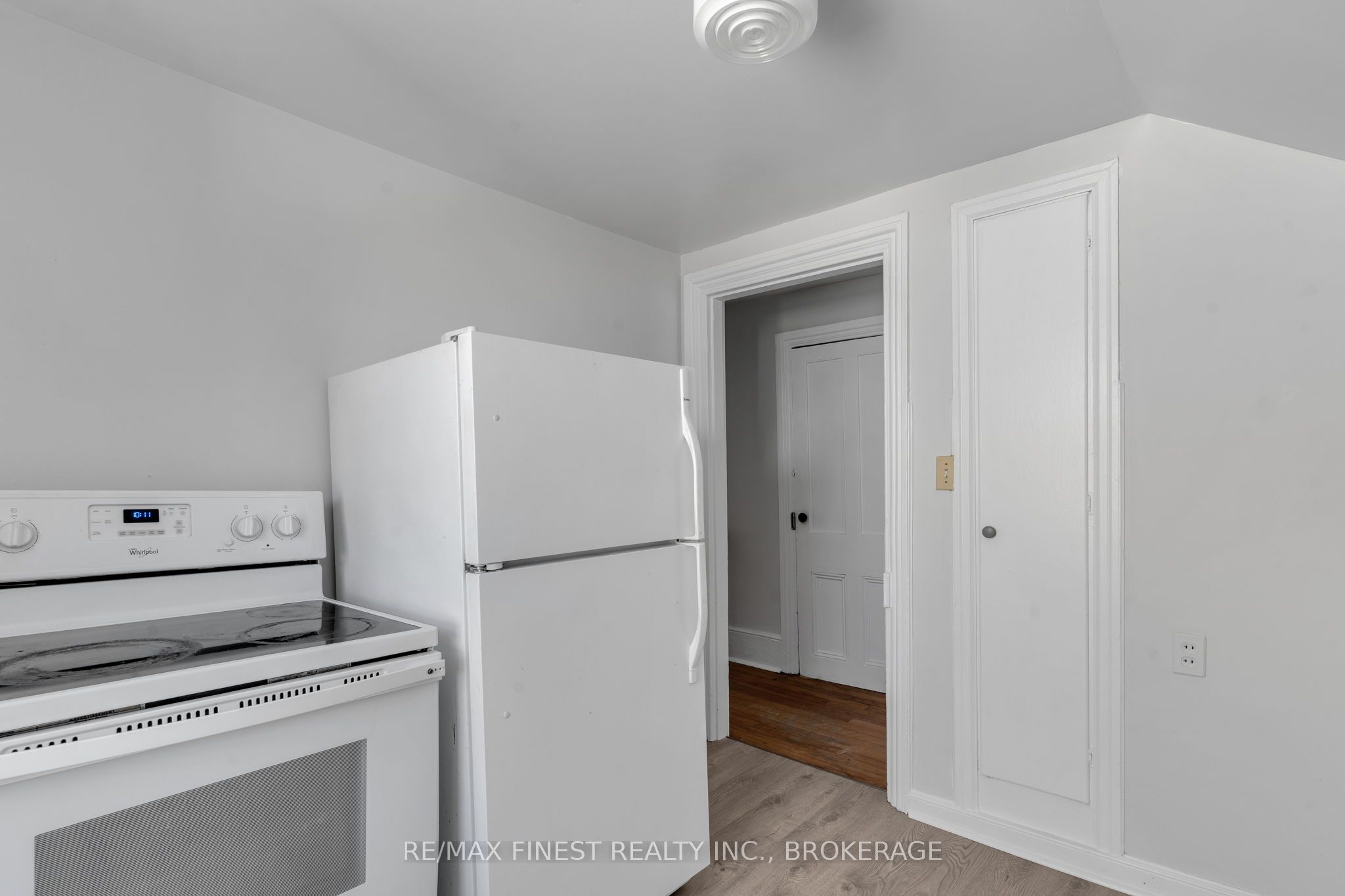 325 Sydenham Street Property Photo 14