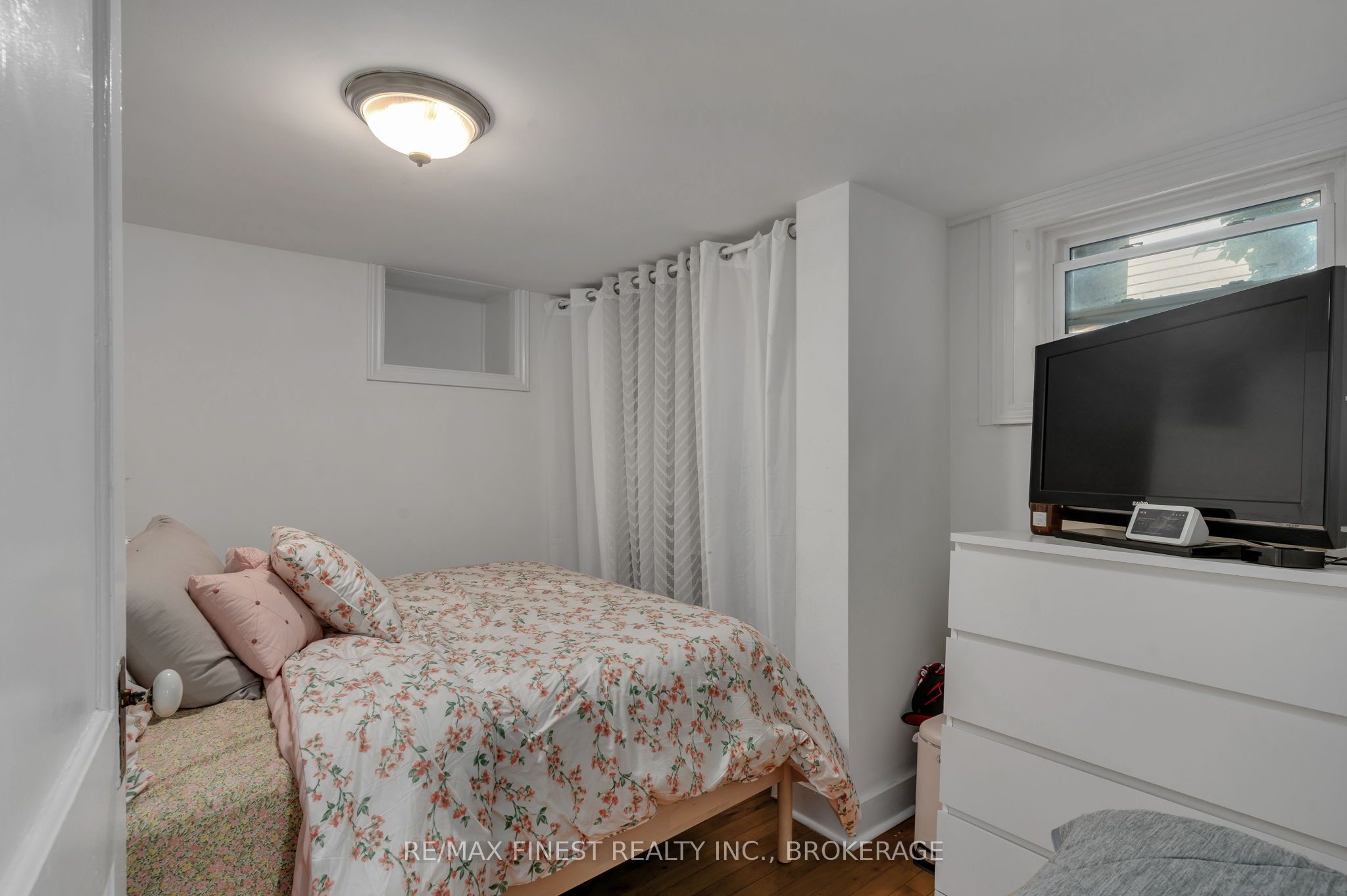 325 Sydenham Street Property Photo 16