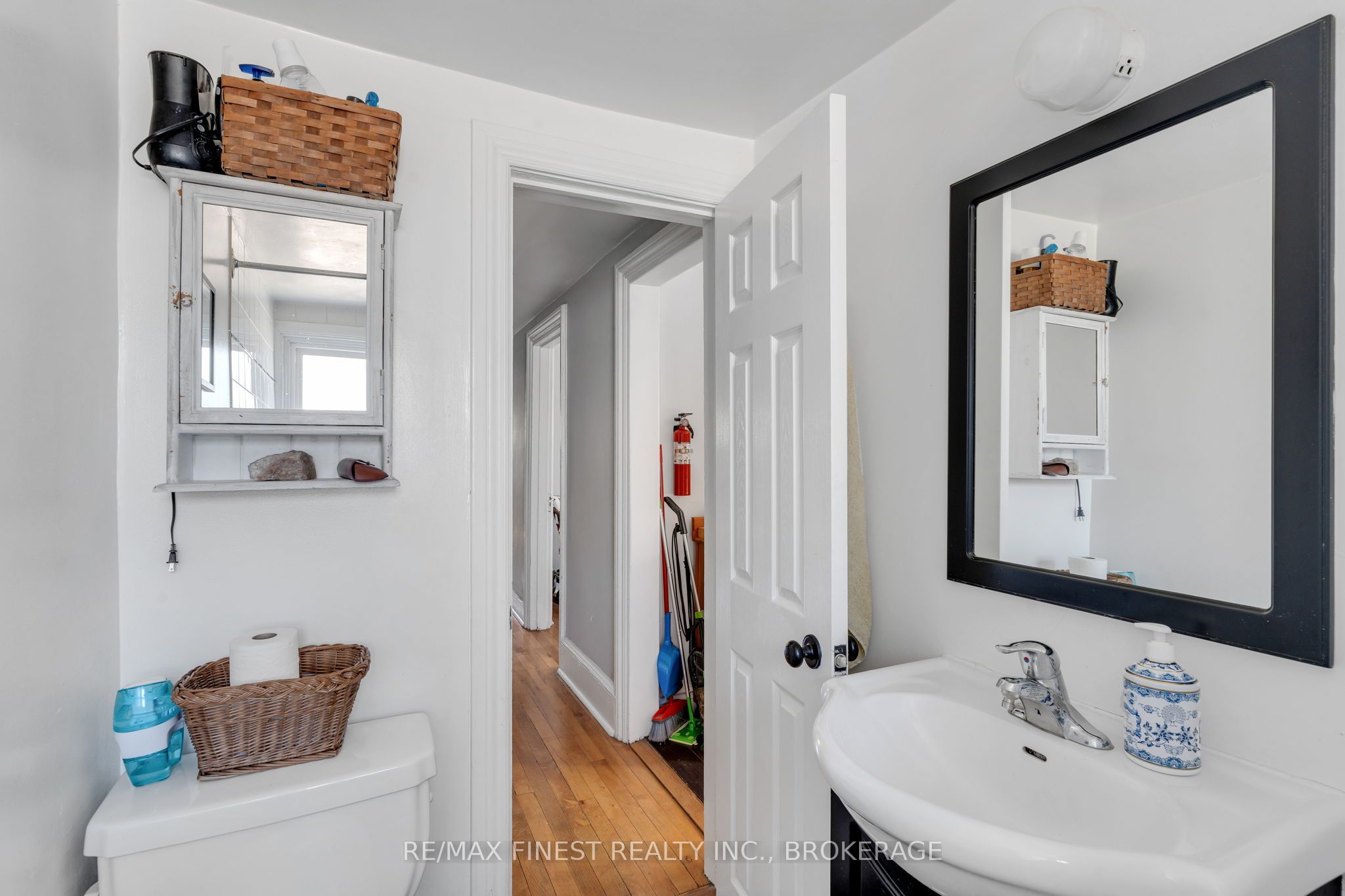 325 Sydenham Street Property Photo 27