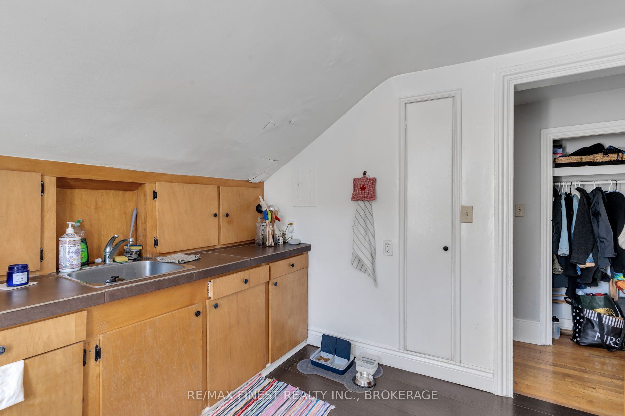 325 Sydenham Street Property Photo 29