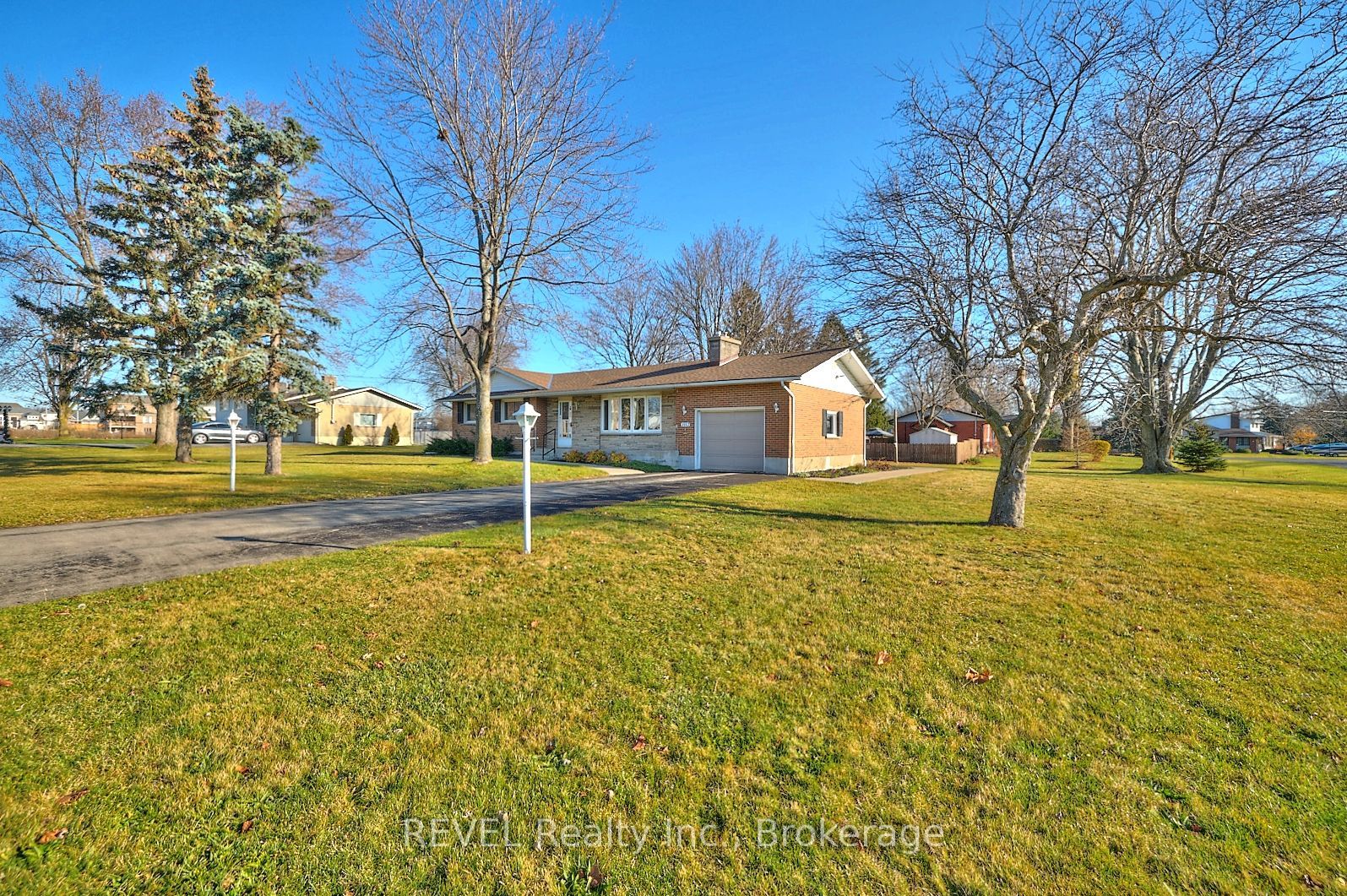1112 Kennedy Drive Property Photo 3