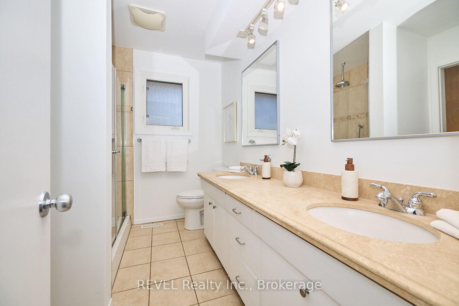 1112 Kennedy Drive Property Photo 11
