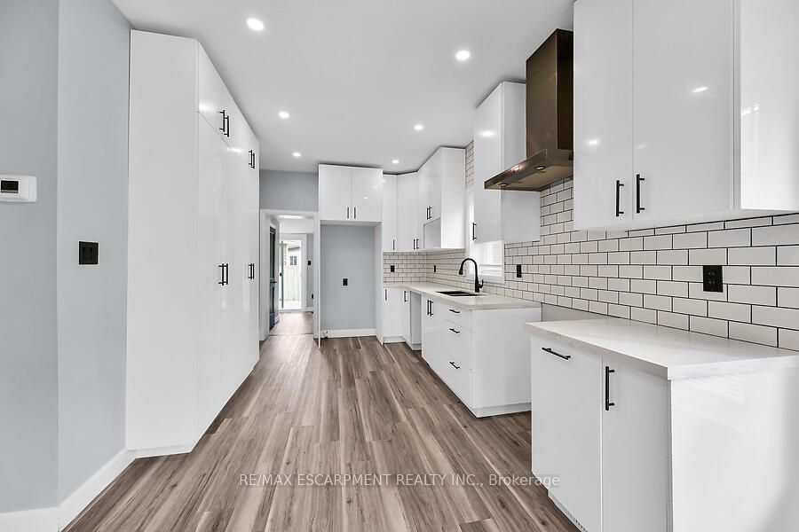 16 Webling Street Property Photo 7
