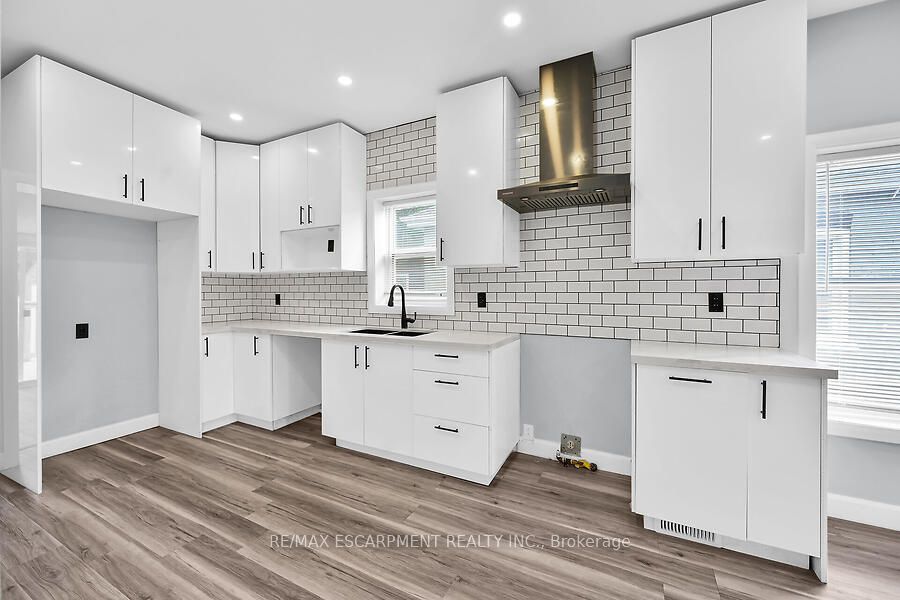 16 Webling Street Property Photo 8