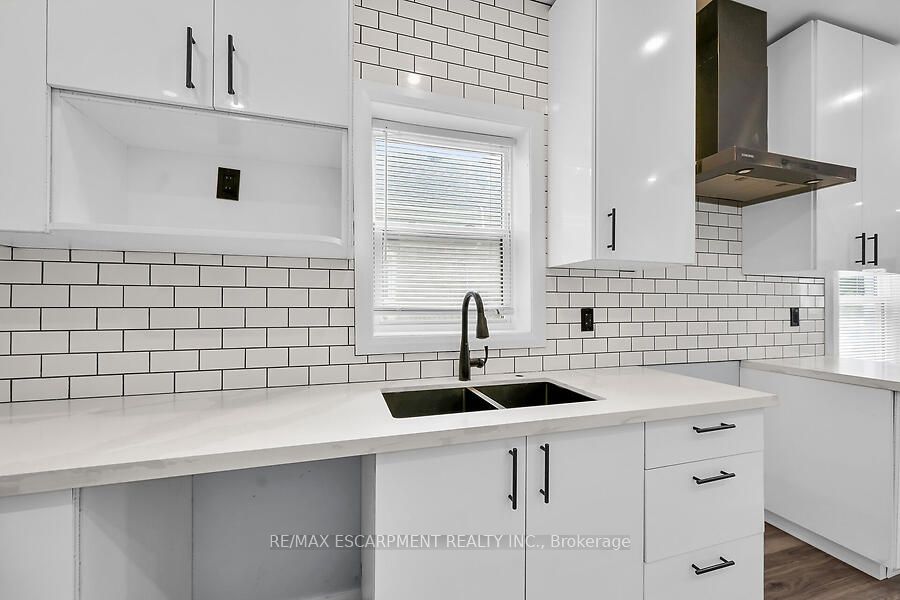 16 Webling Street Property Photo 9