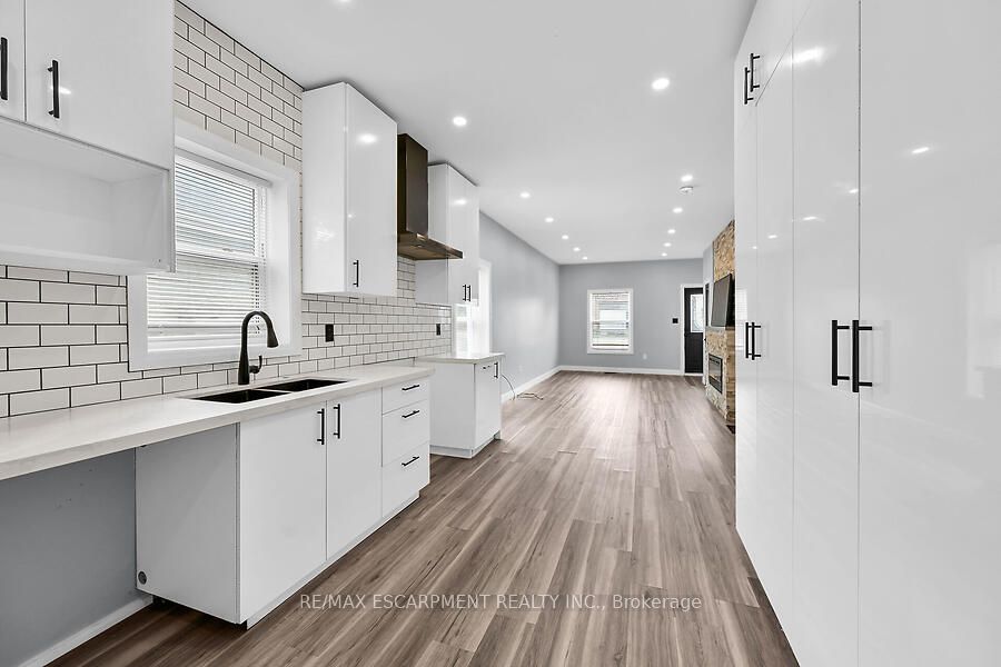 16 Webling Street Property Photo 10