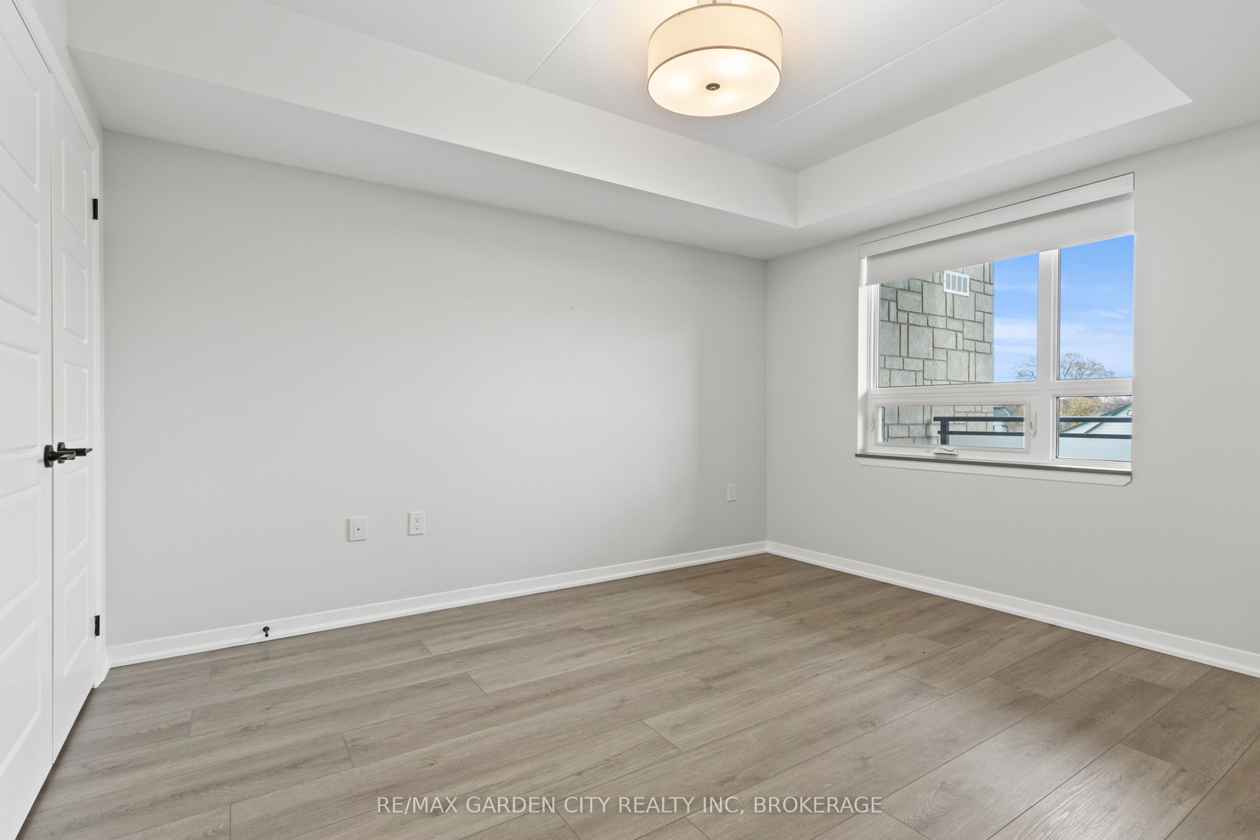 #305 - 3998 Victoria Avenue Property Photo 16