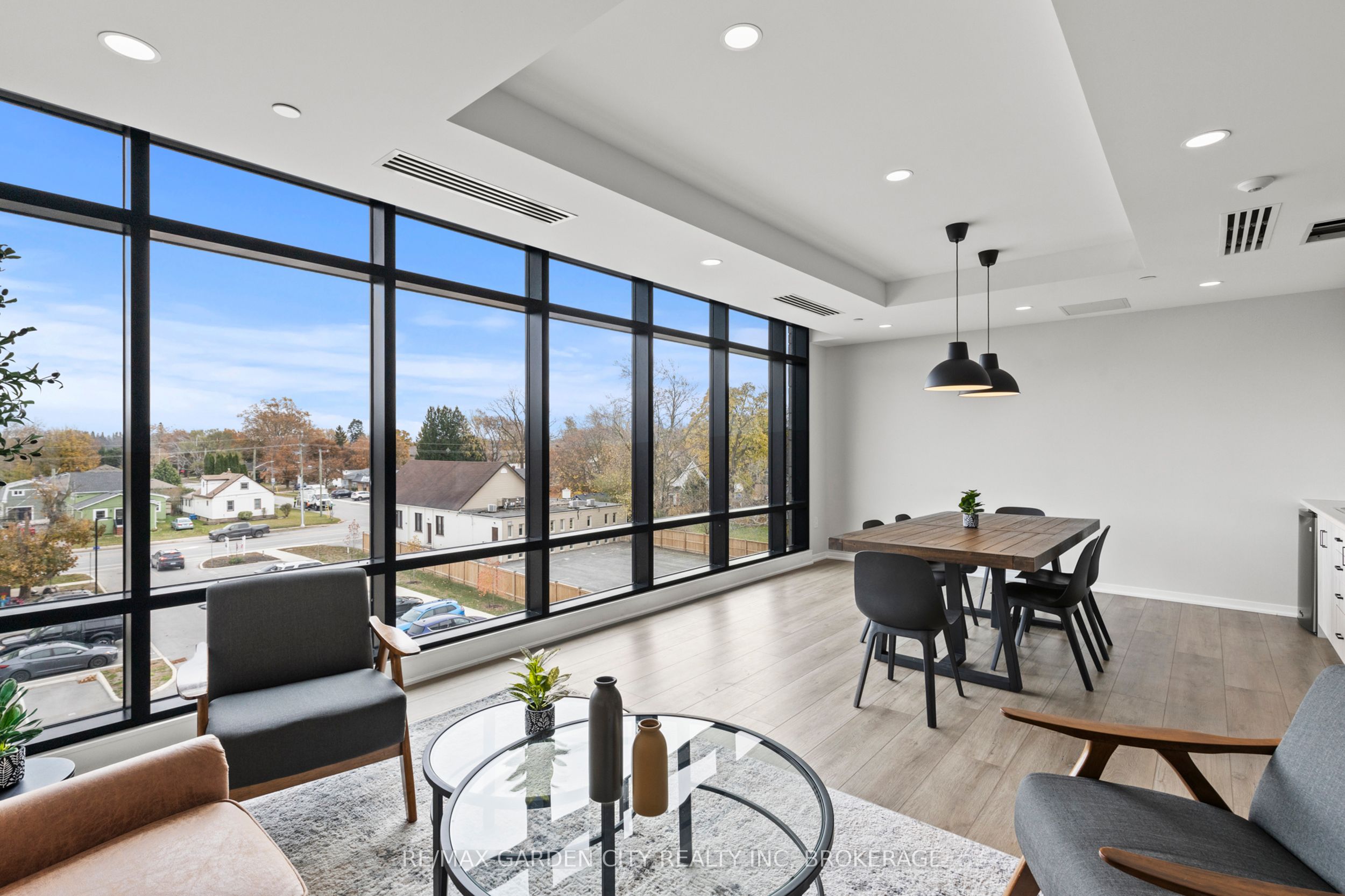 #305 - 3998 Victoria Avenue Property Photo 23