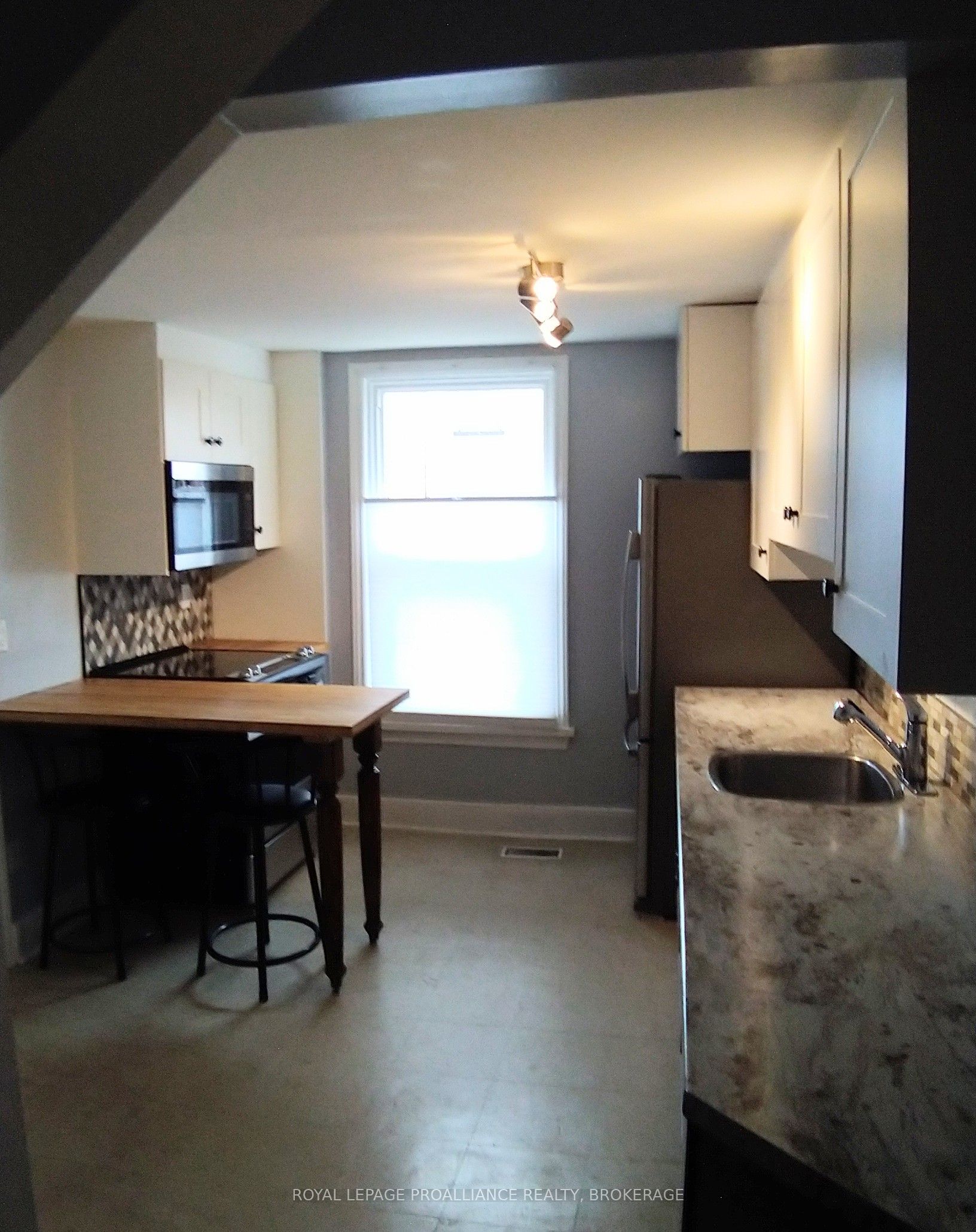 390 Division Street Property Photo 5