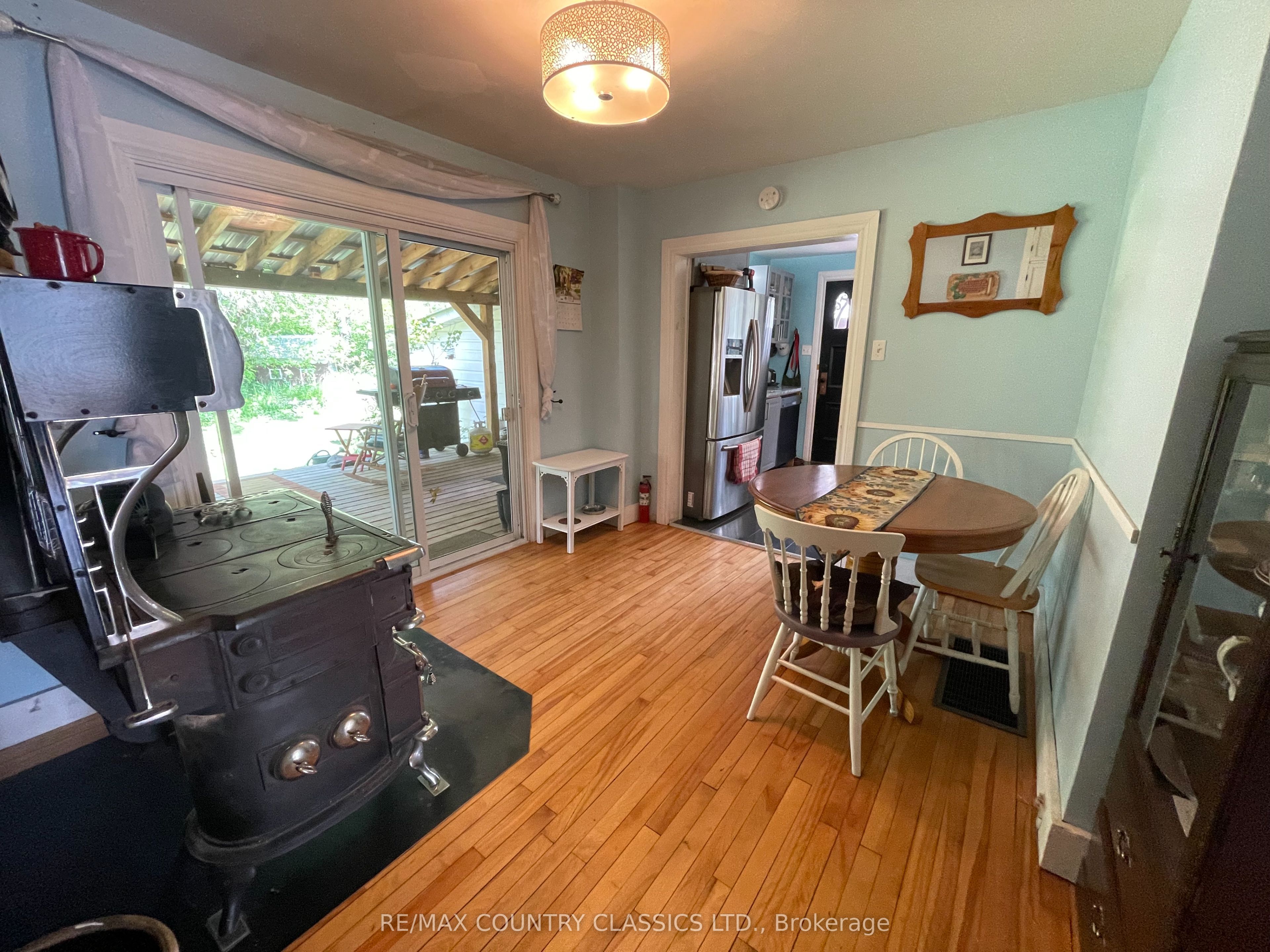 45 Wollaston Lk Road Property Photo 8
