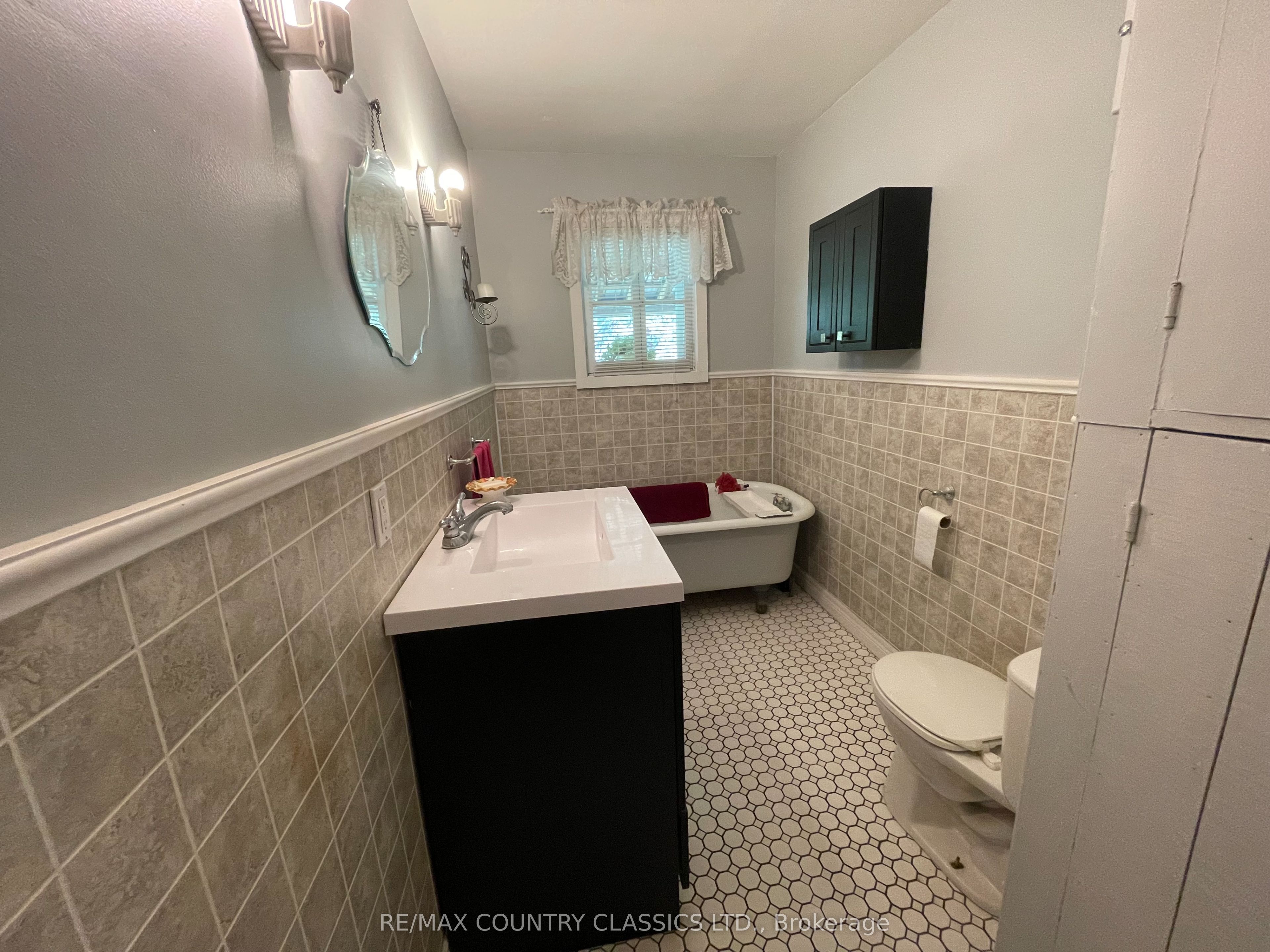 45 Wollaston Lk Road Property Photo 24
