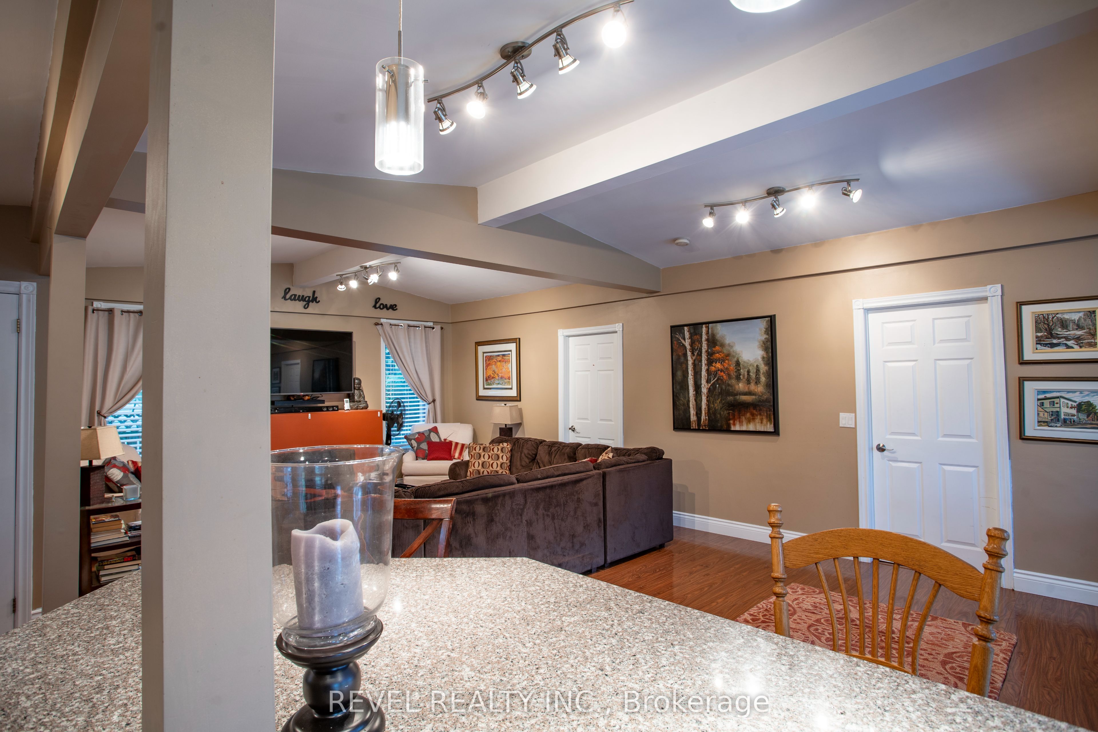 403 Apache Street Property Photo 5