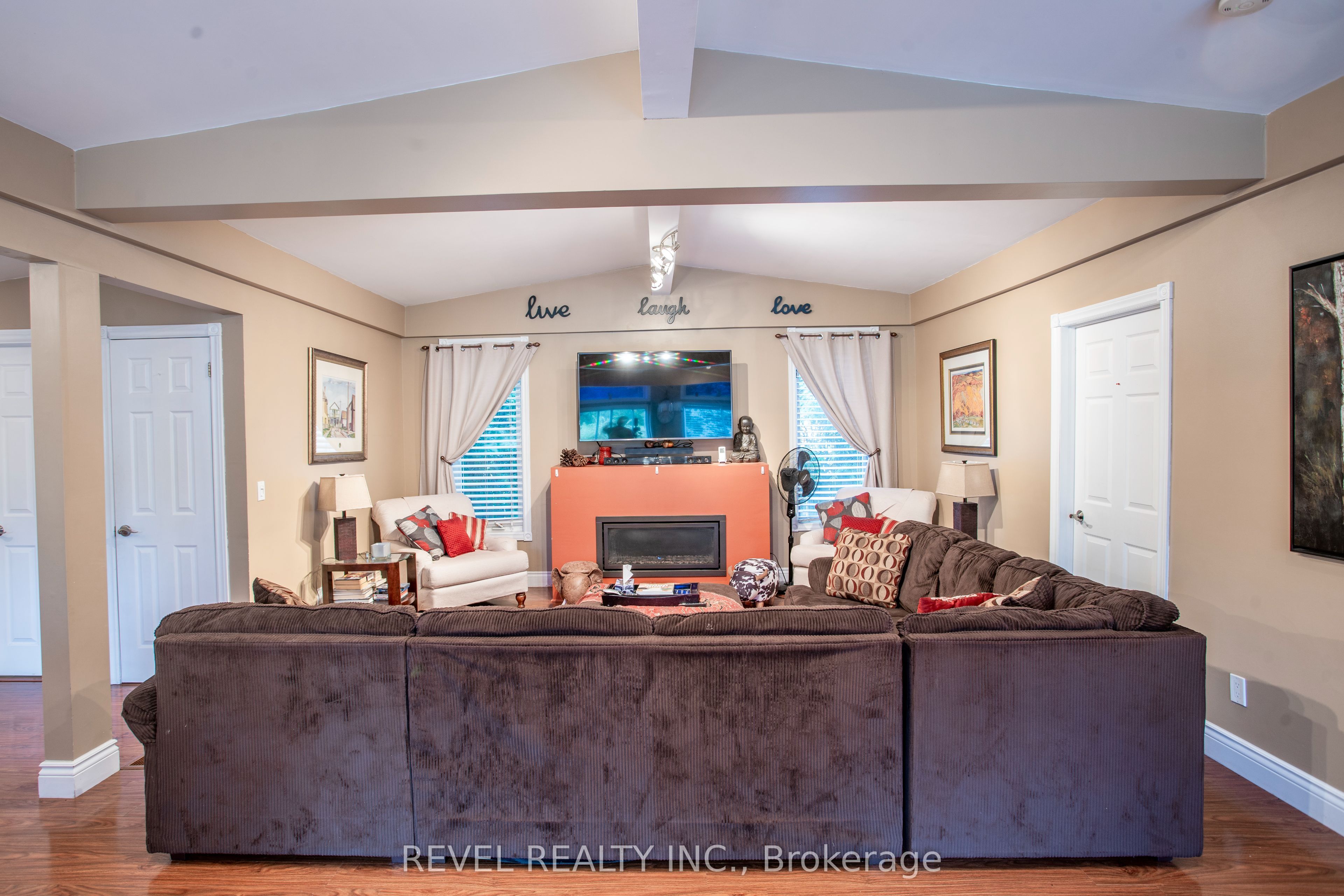 403 Apache Street Property Photo 6
