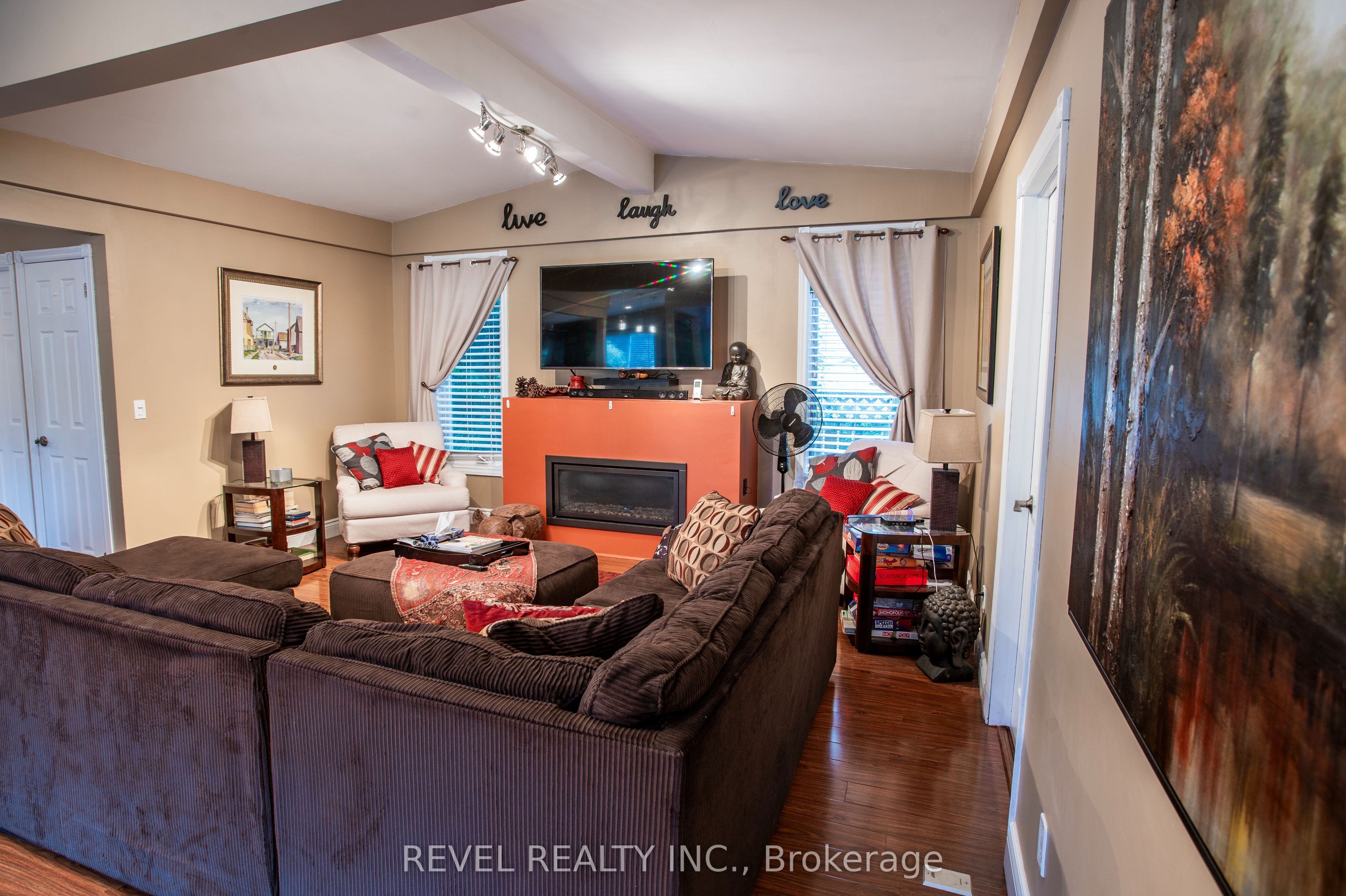 403 Apache Street Property Photo 7