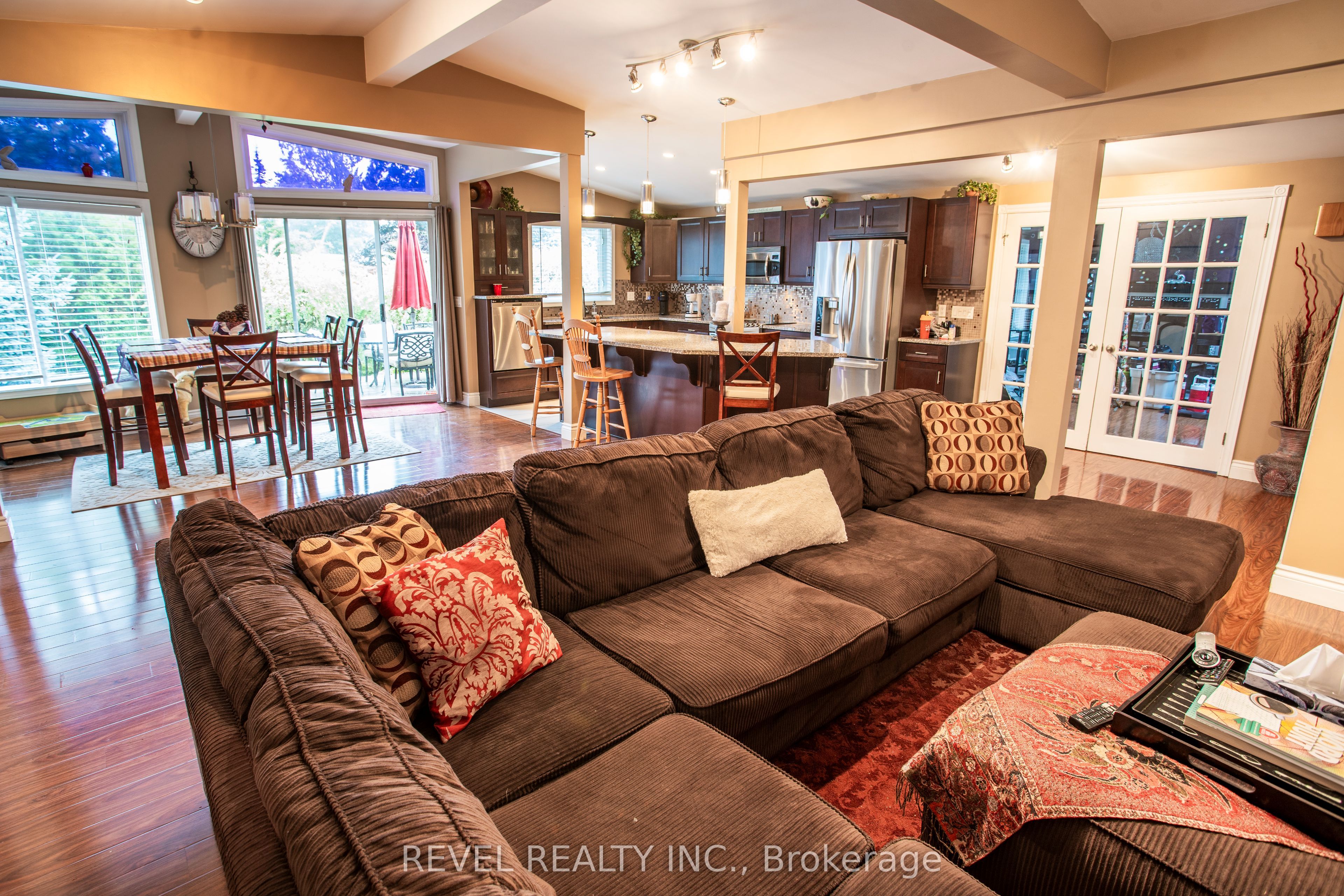 403 Apache Street Property Photo 8