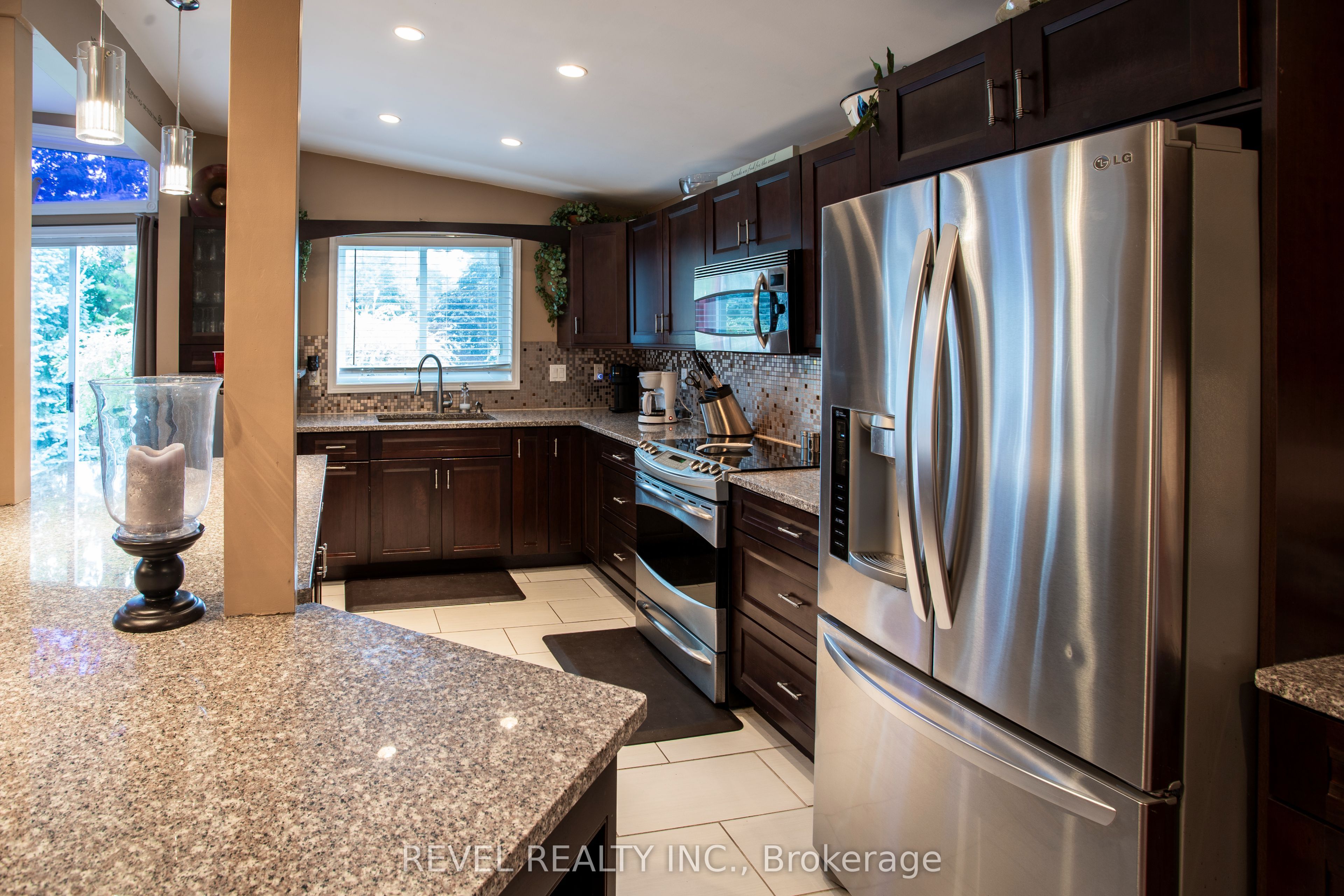 403 Apache Street Property Photo 9