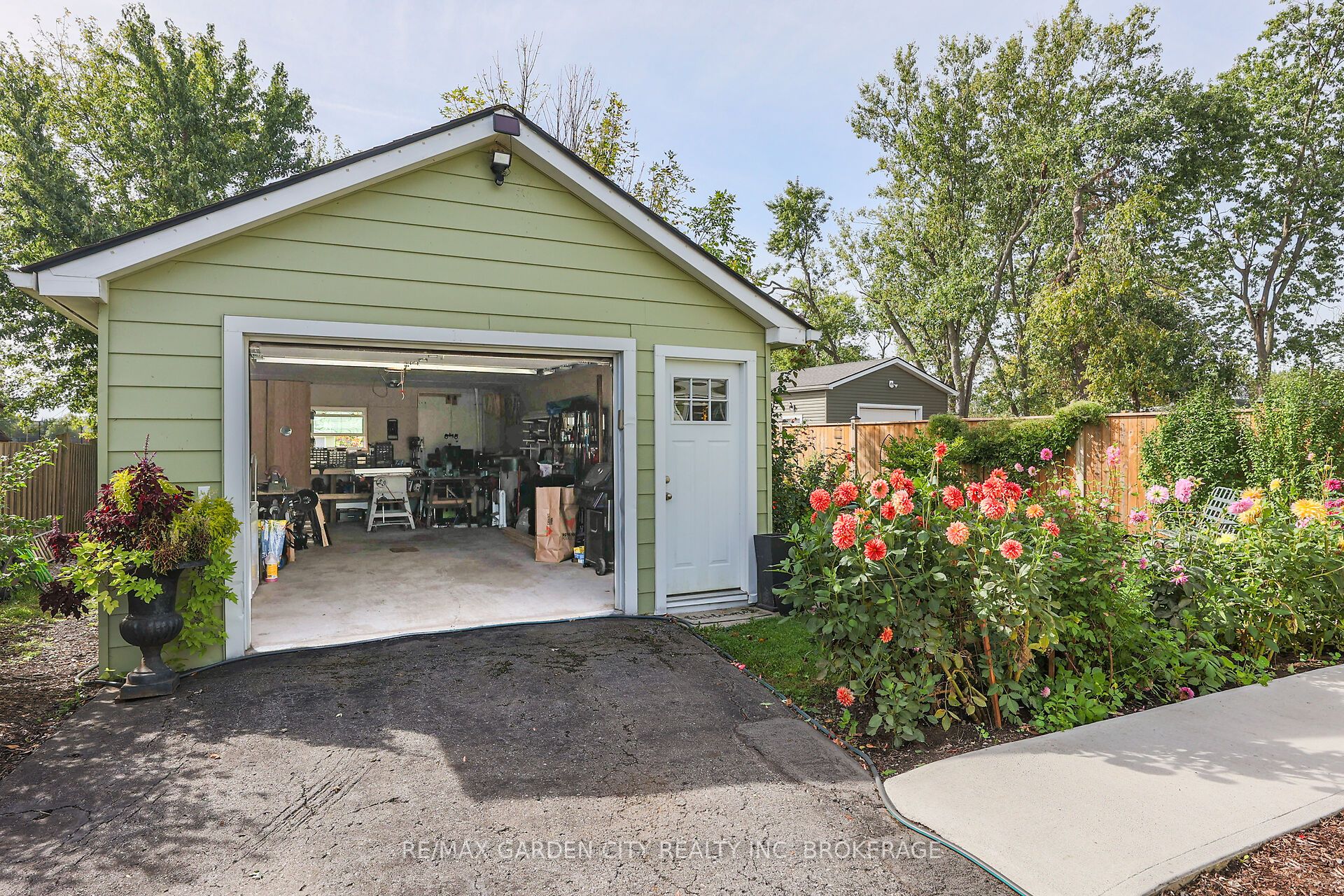 3663 East Main Street Property Photo 5