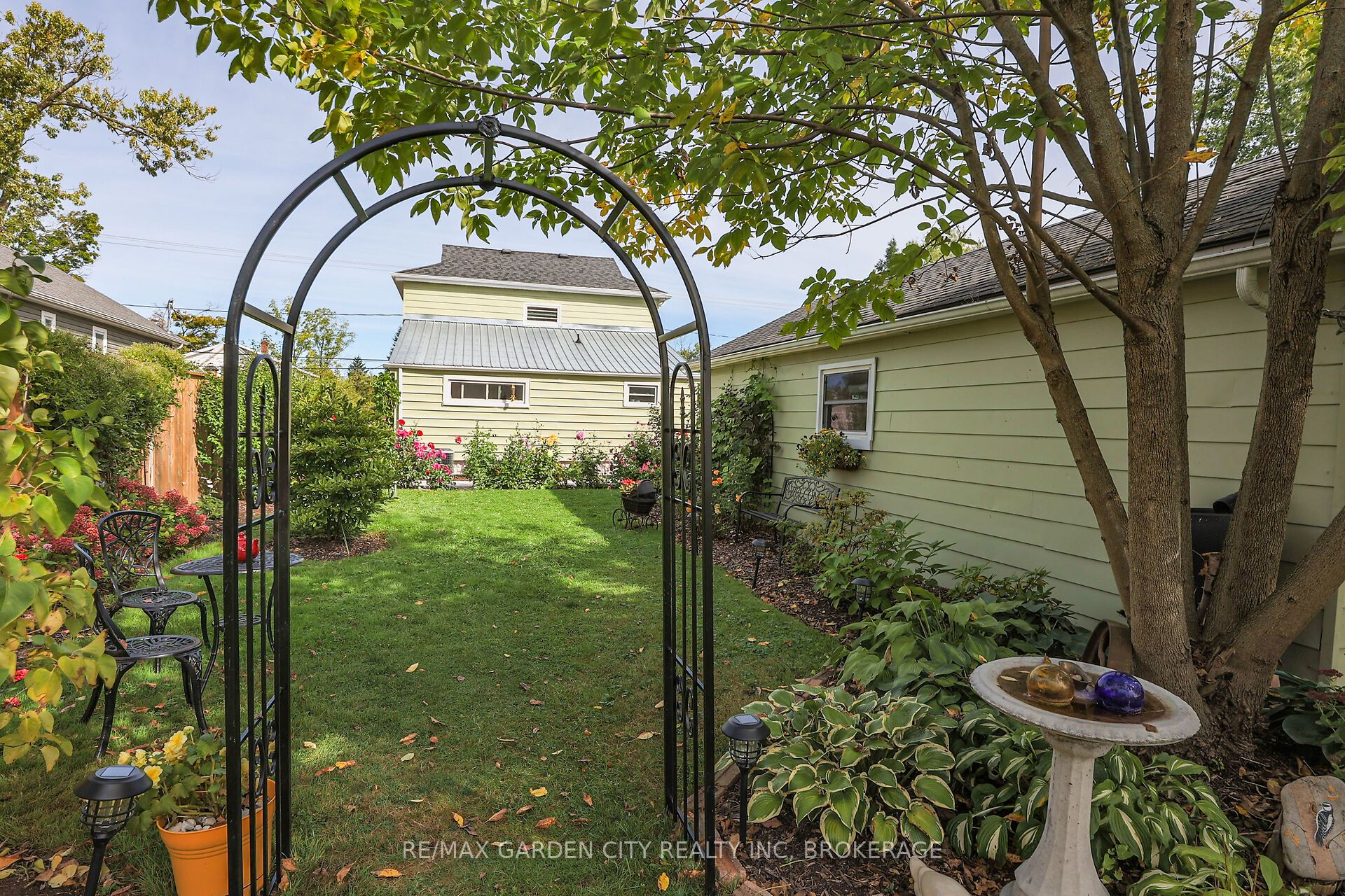 3663 East Main Street Property Photo 9