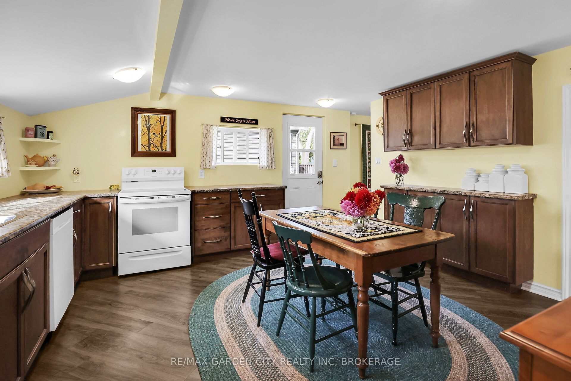 3663 East Main Street Property Photo 25