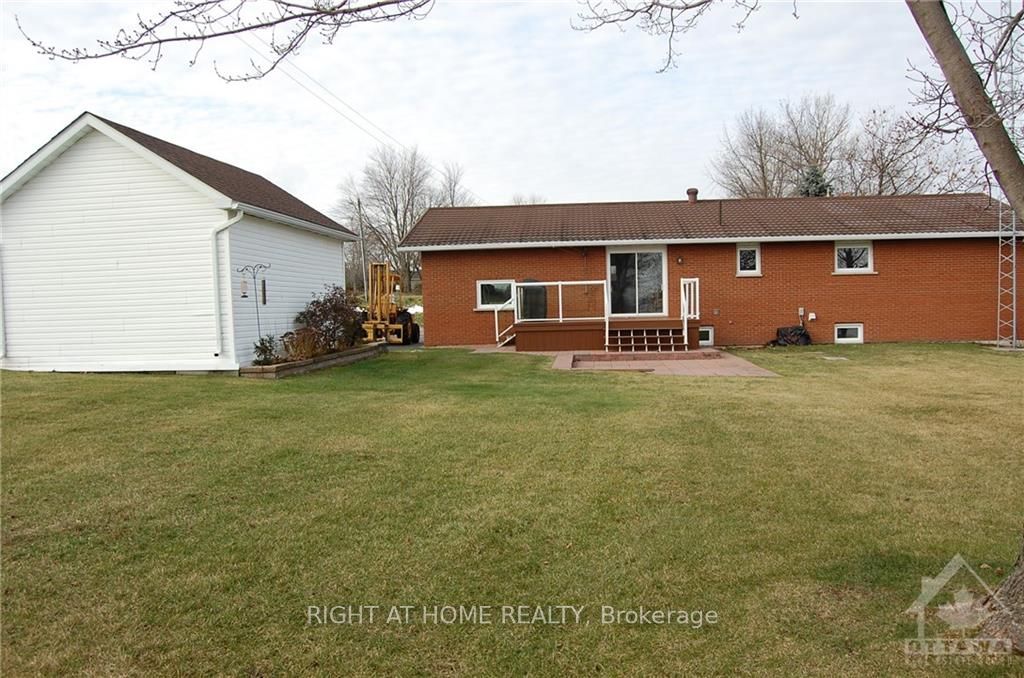1835 Chemin Du Traversier Road Property Photo 6
