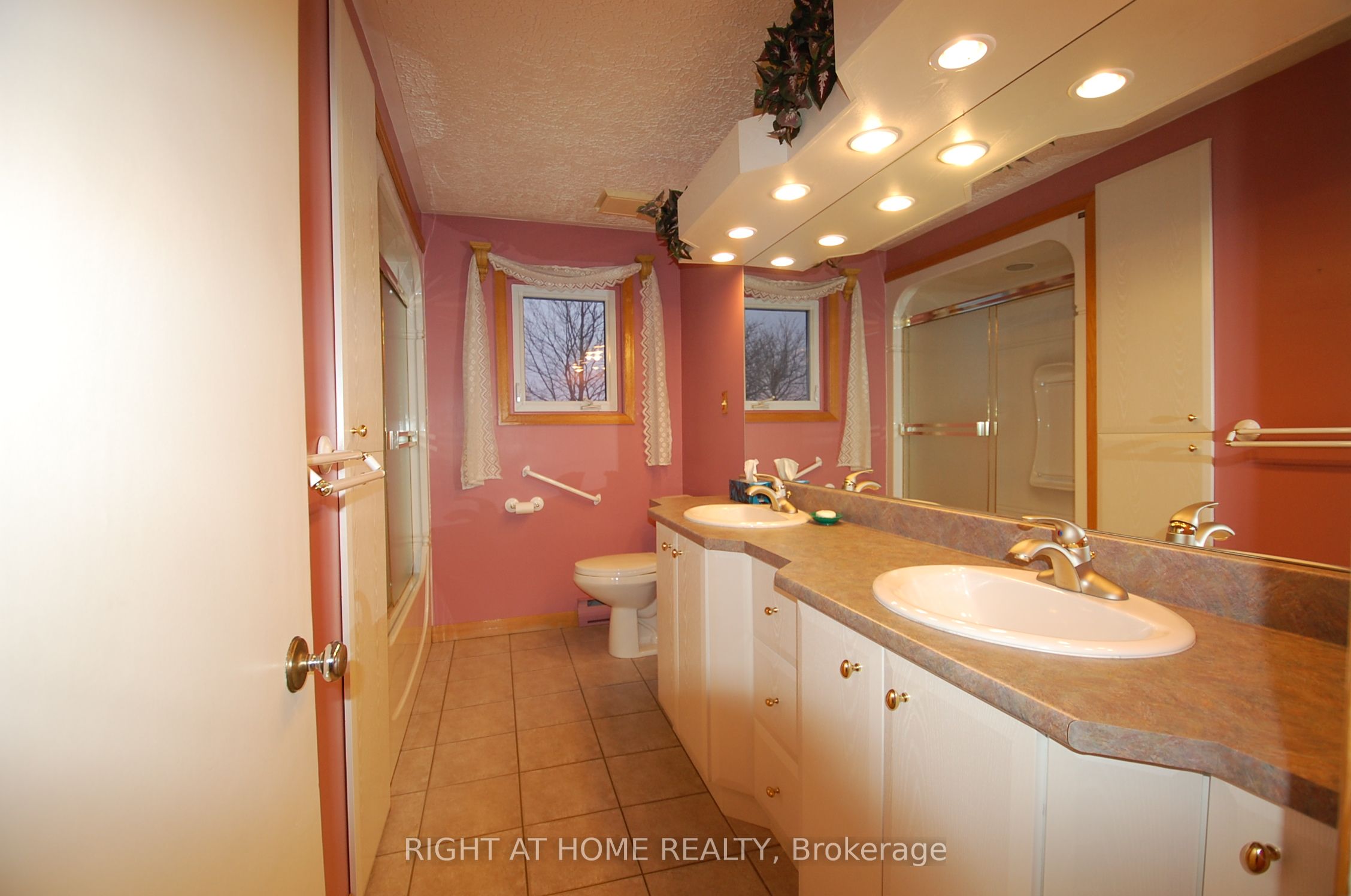 1835 Chemin Du Traversier Road Property Photo 11