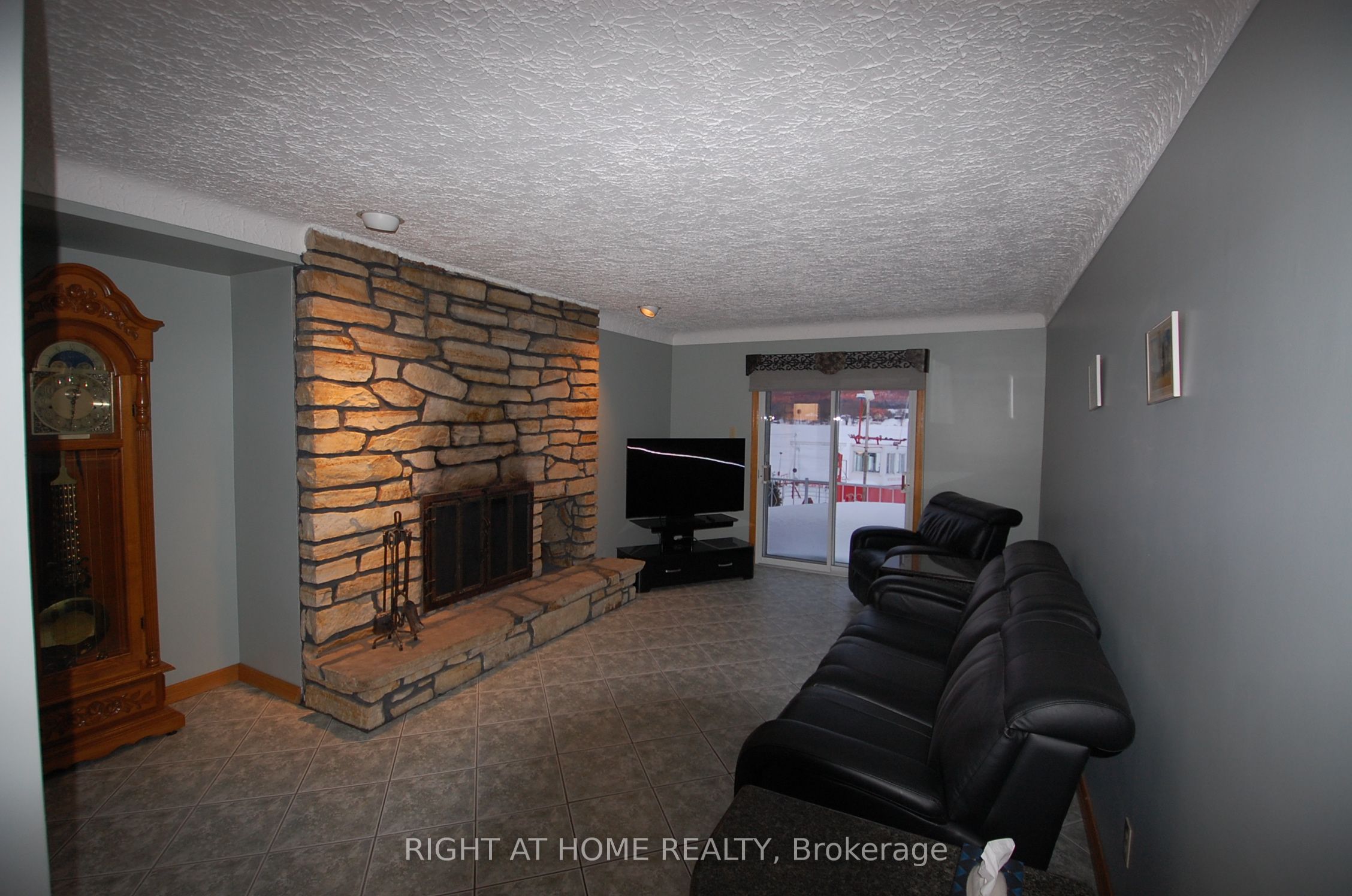1835 Chemin Du Traversier Road Property Photo 12