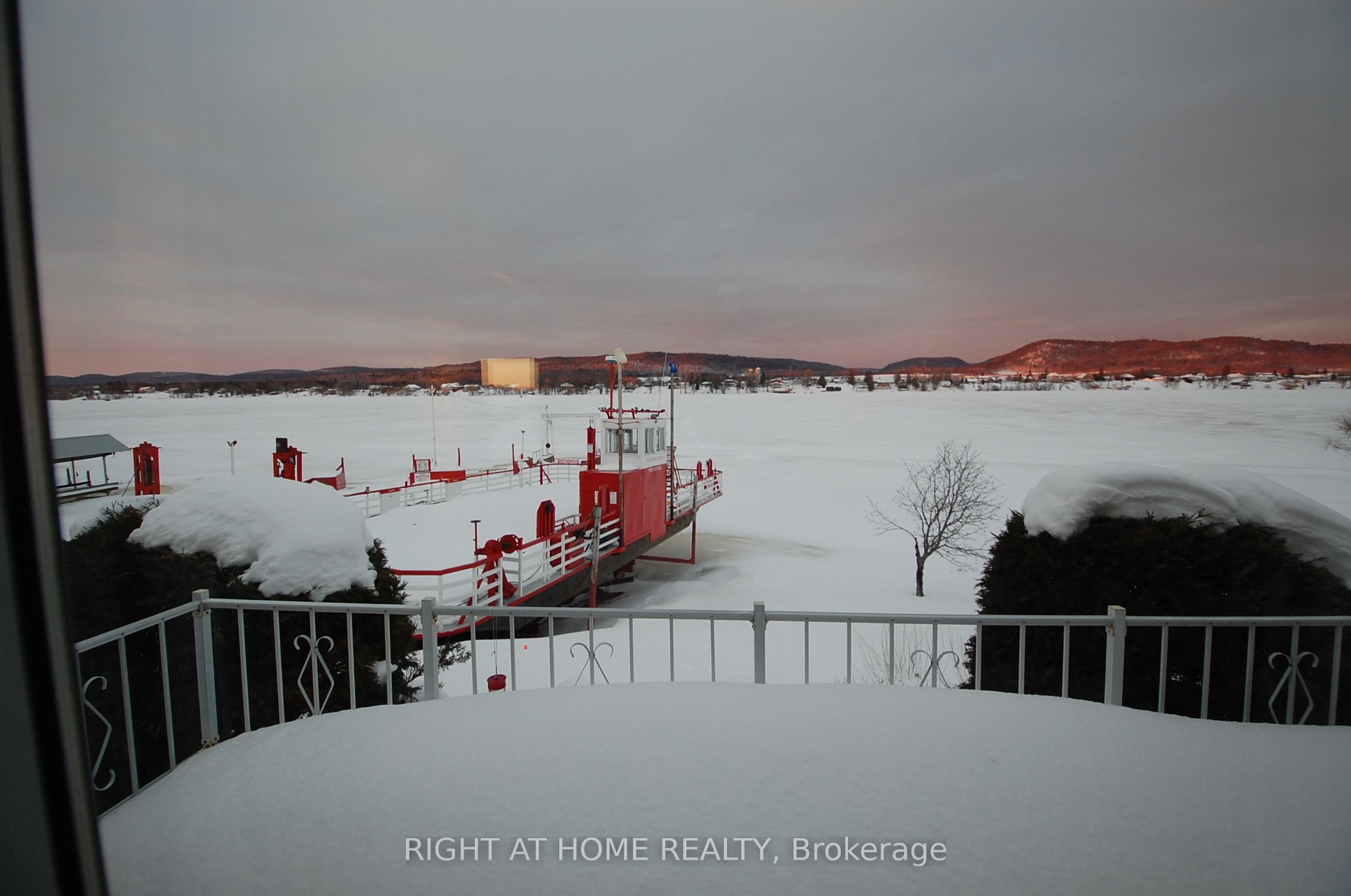 1835 Chemin Du Traversier Road Property Photo 16