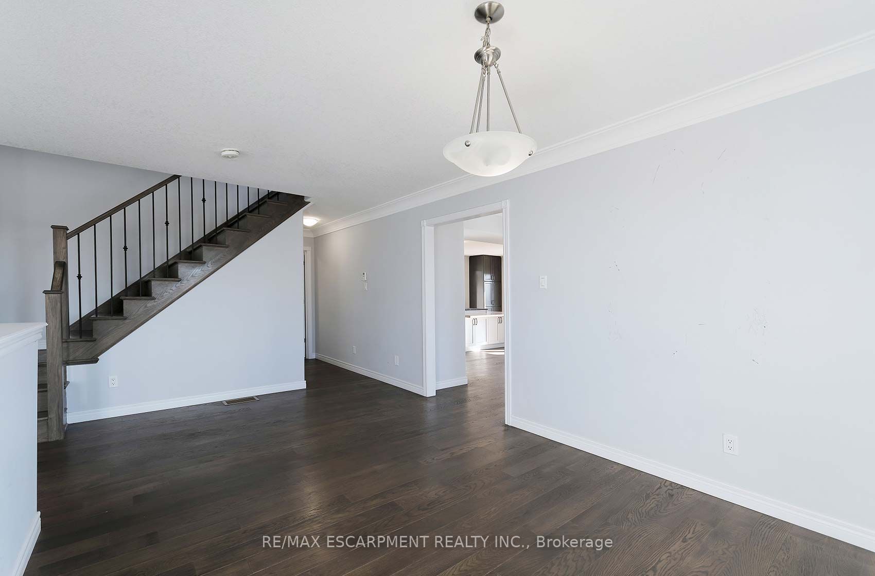 901 Bamford Terrace Property Photo 4