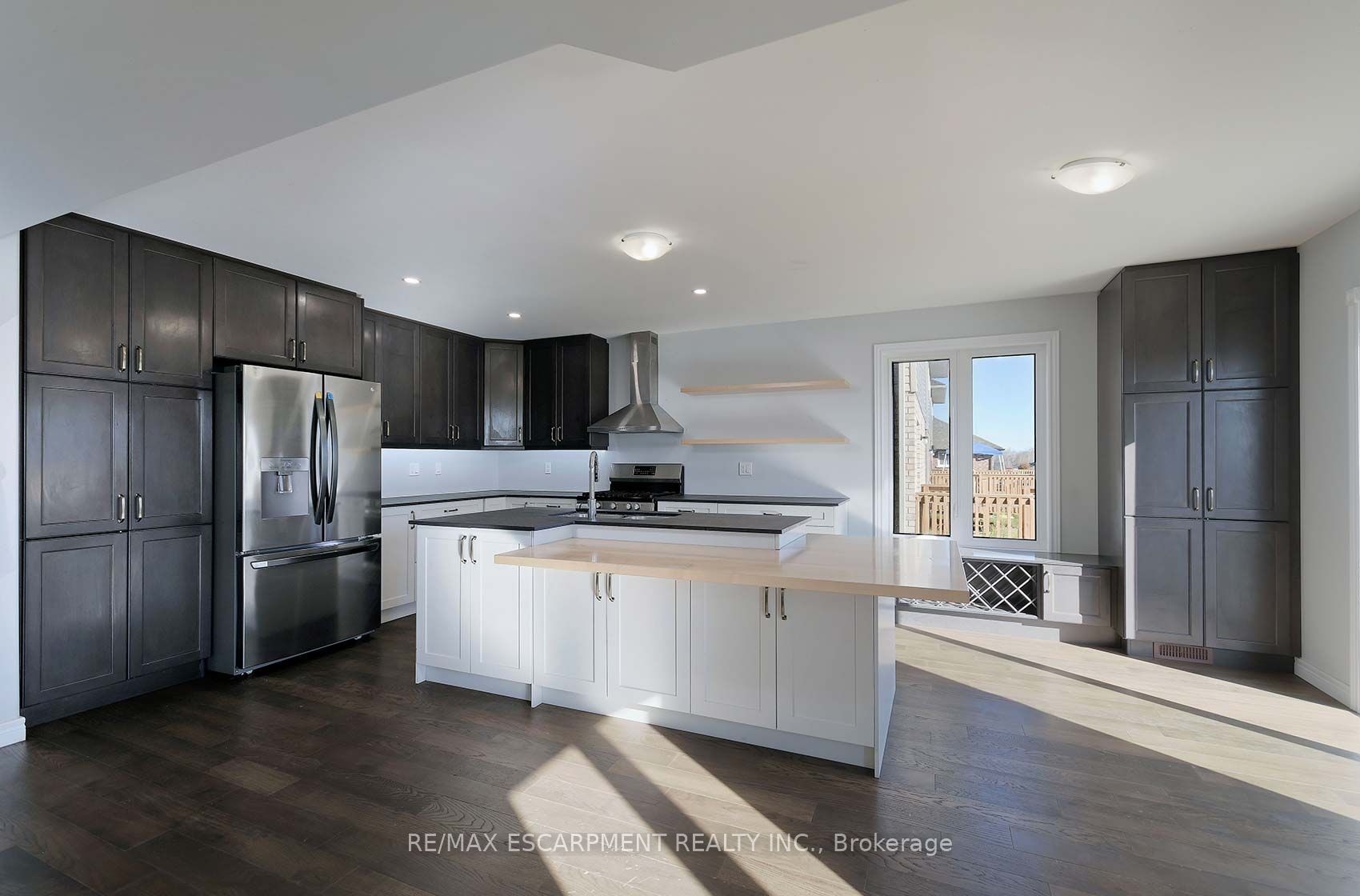 901 Bamford Terrace Property Photo 8