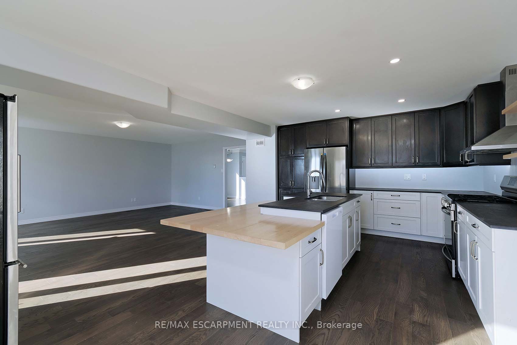 901 Bamford Terrace Property Photo 11
