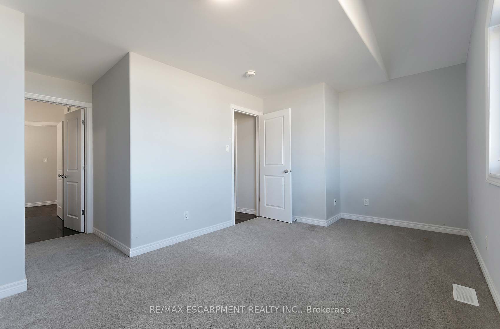 901 Bamford Terrace Property Photo 28