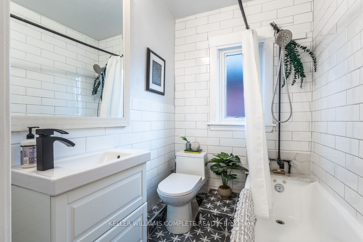 86 Eastbourne Avenue Property Photo 25