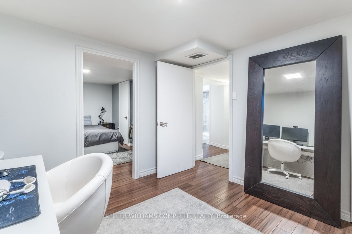 86 Eastbourne Avenue Property Photo 32