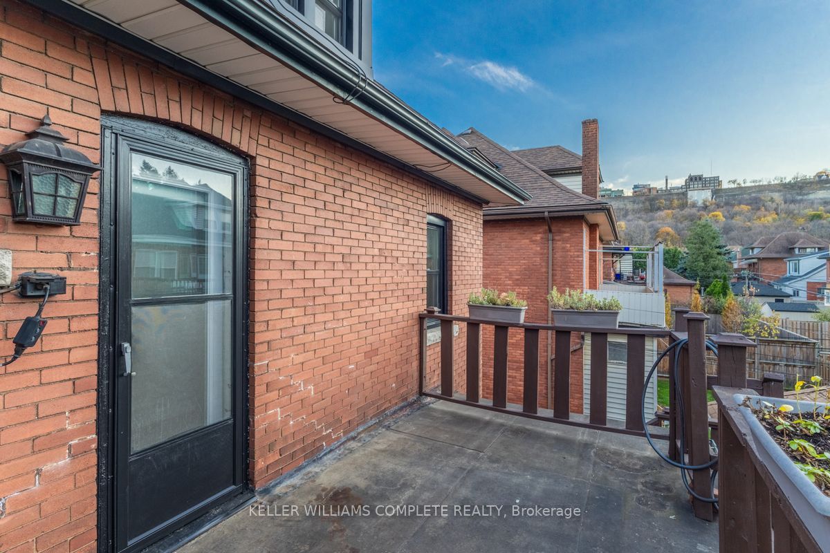 86 Eastbourne Avenue Property Photo 35