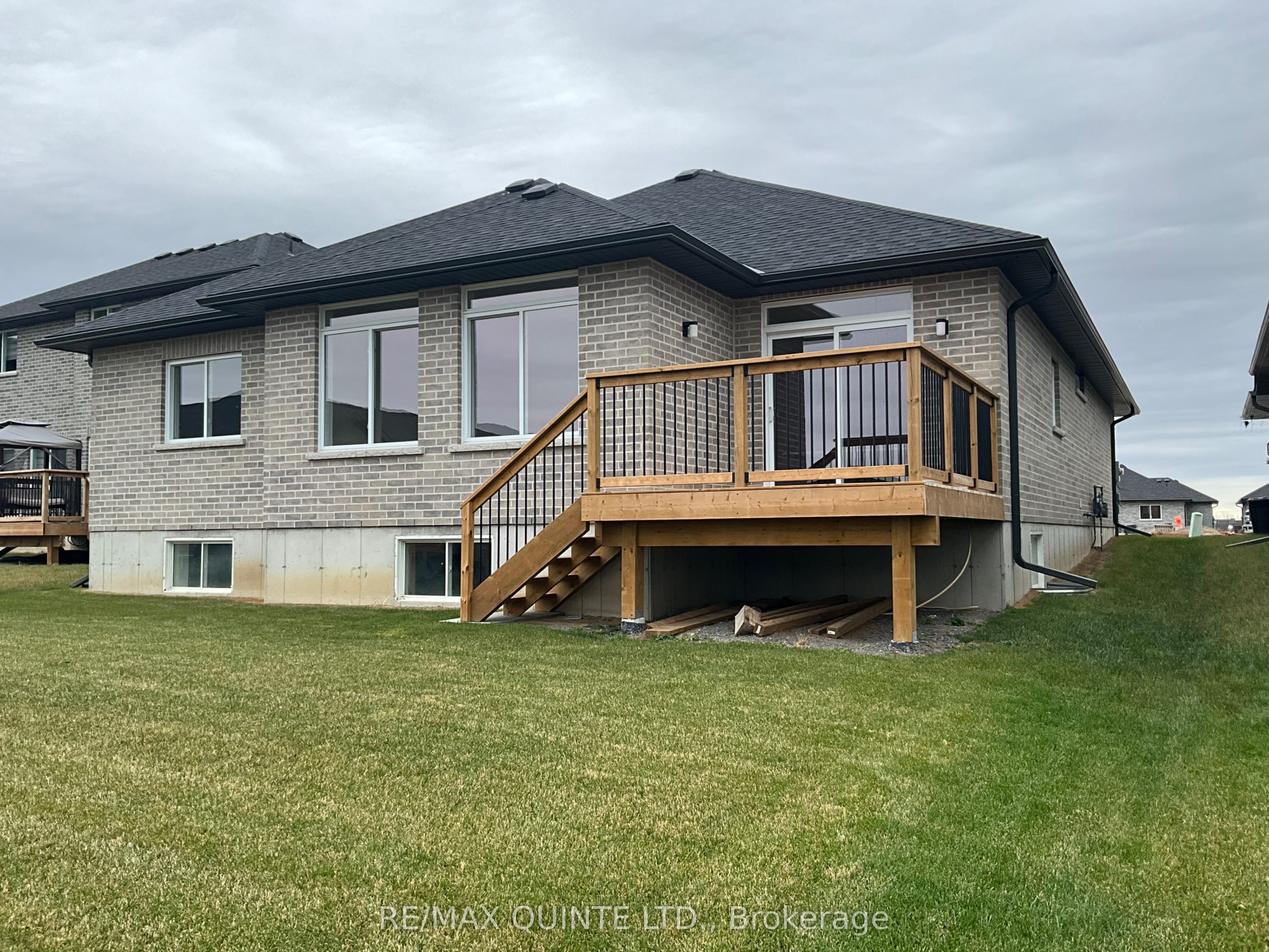 6 Vaughn Court Property Photo 2