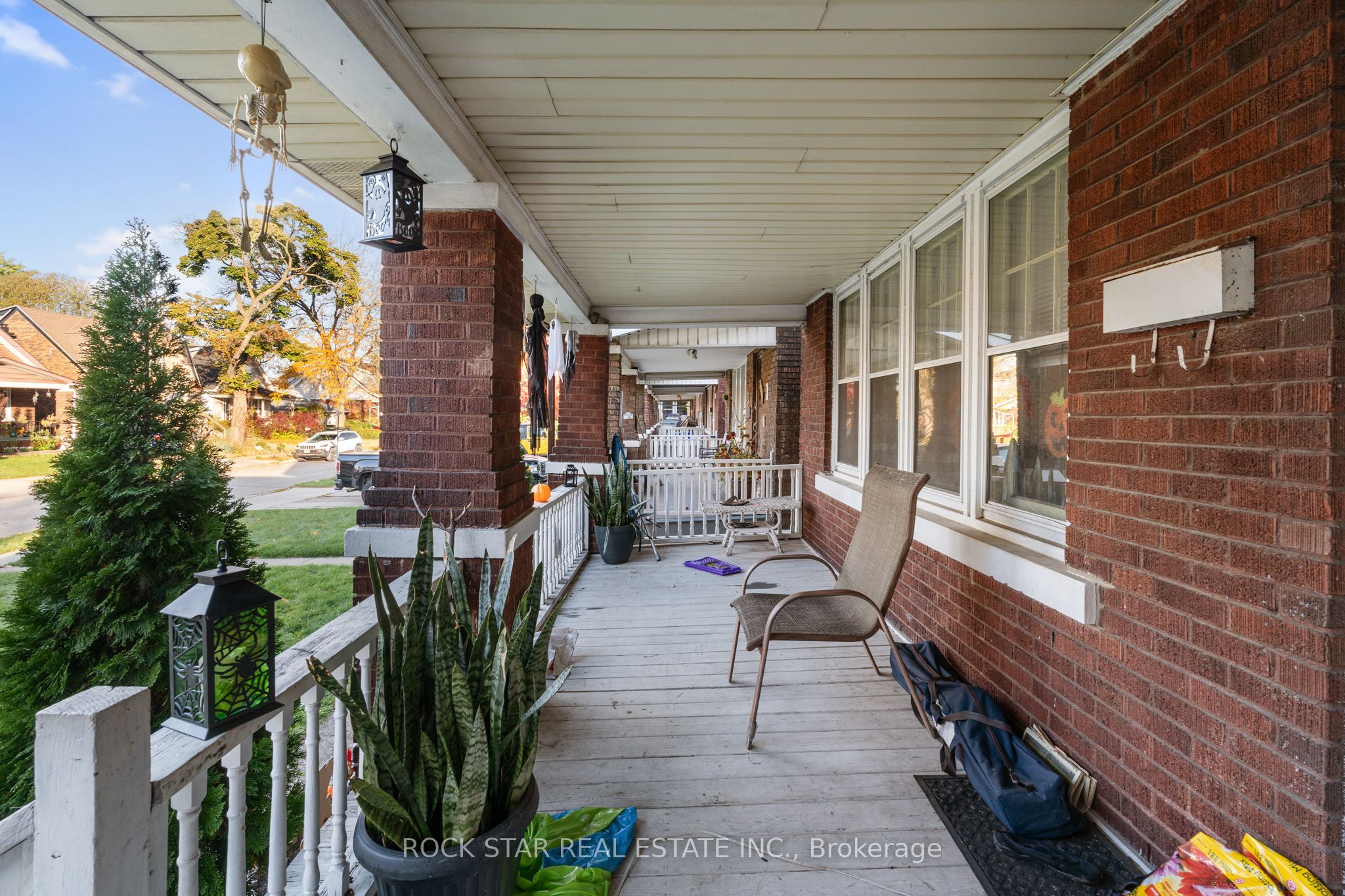 2284 Fraser Avenue Property Photo 3